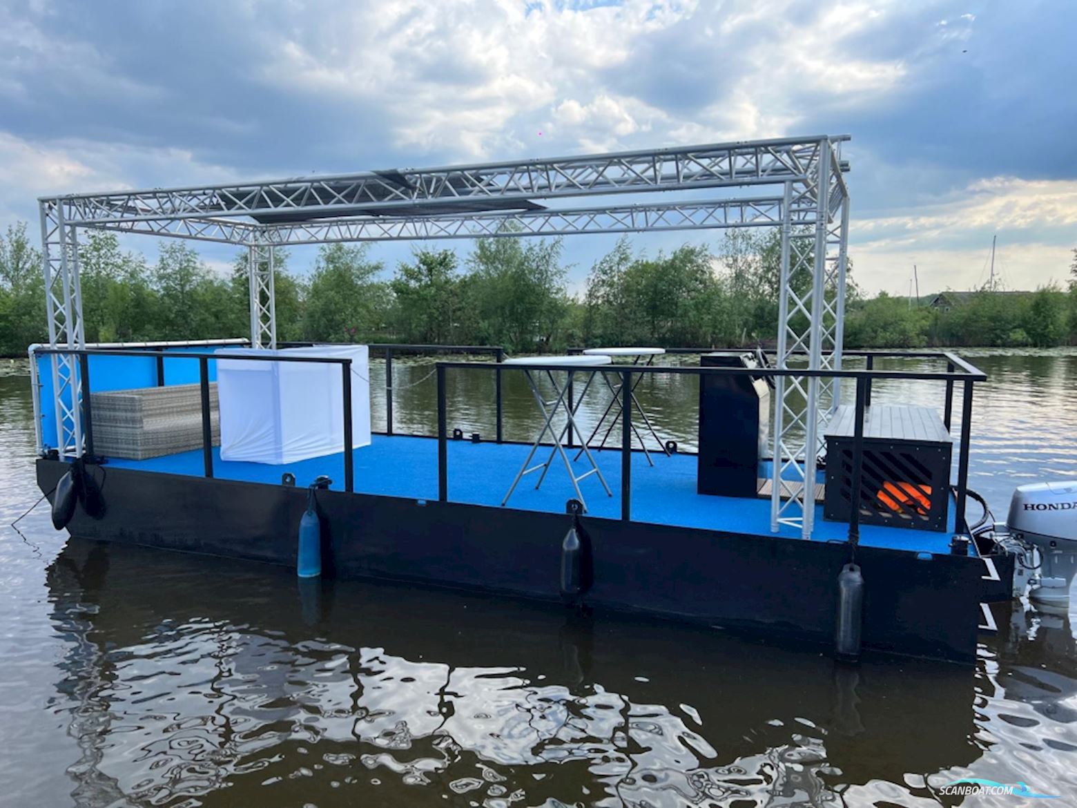 Partyboot Staal Pontoon