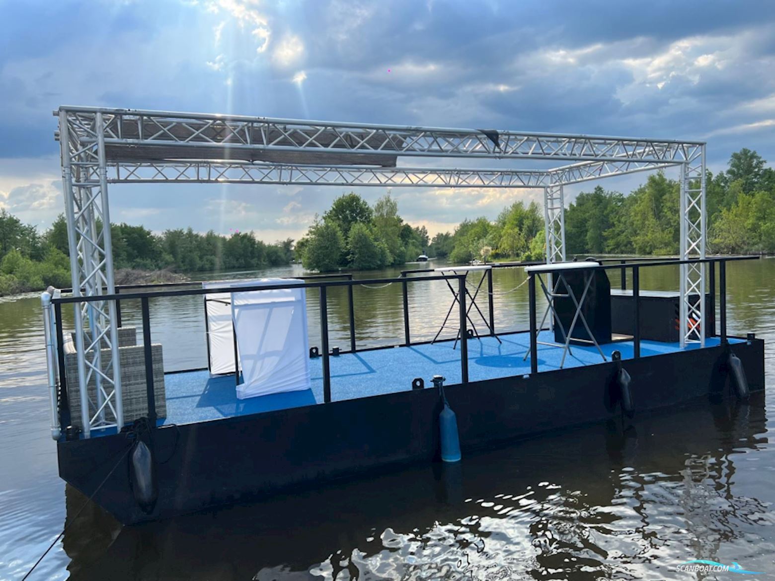 Partyboot Staal Pontoon