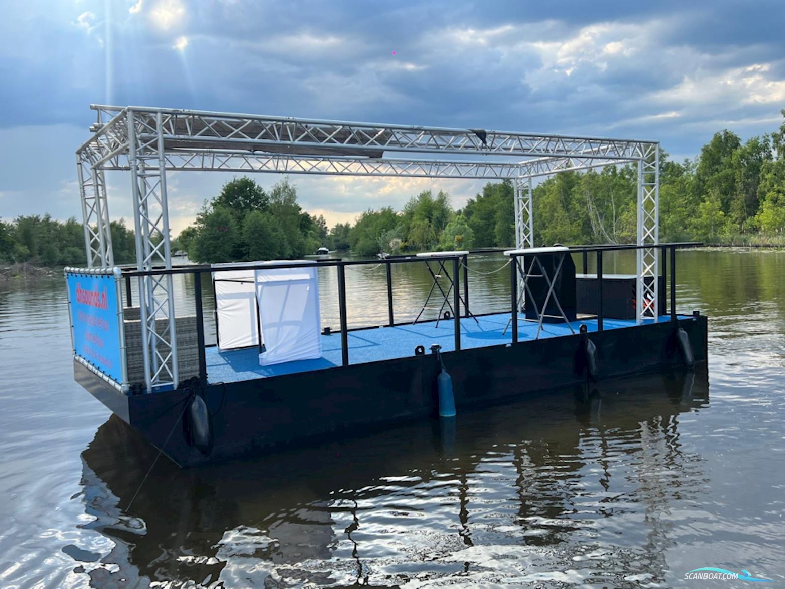 Partyboot Staal Pontoon