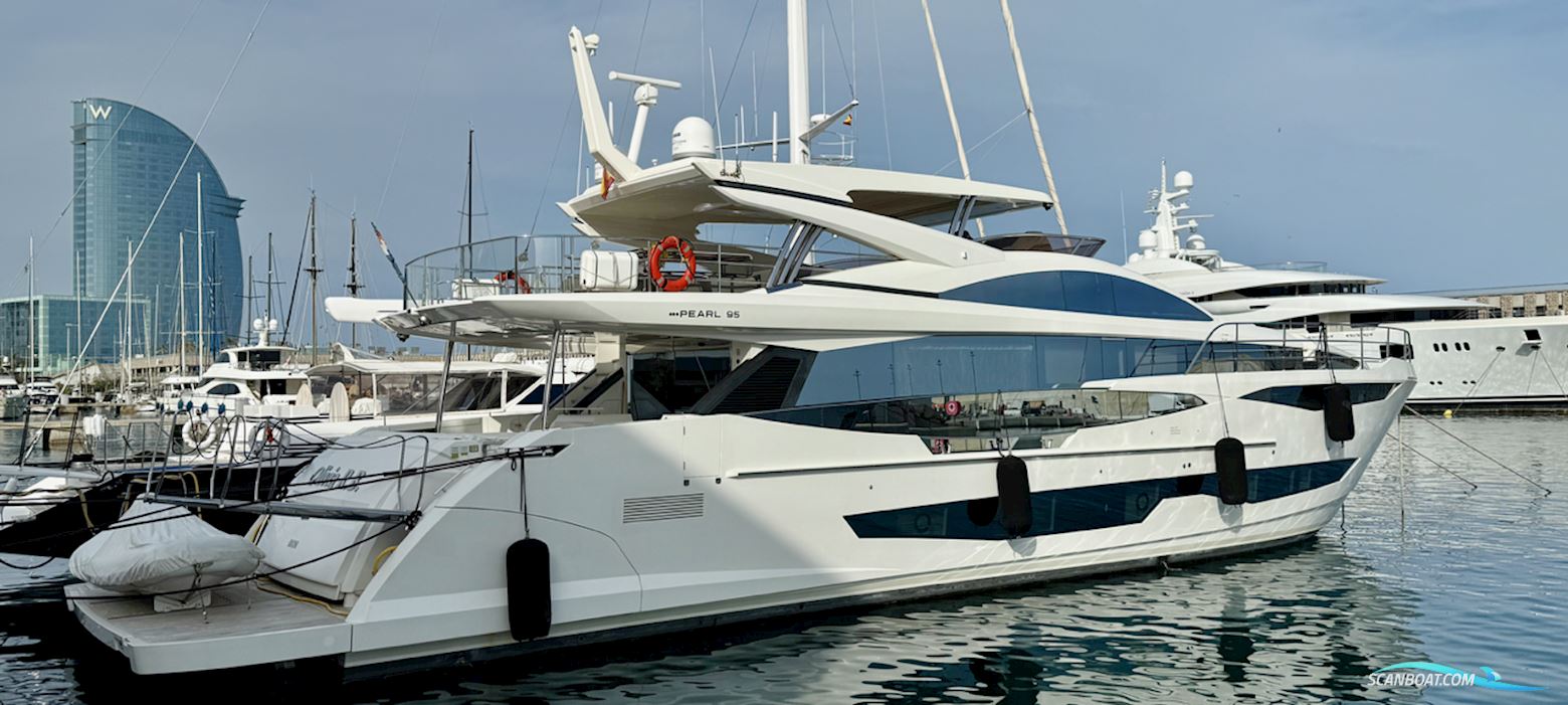 Pearl Yachts 95 Motorboat 2020, with Caterpillar, C-32 1925 CV engine, Switzerland