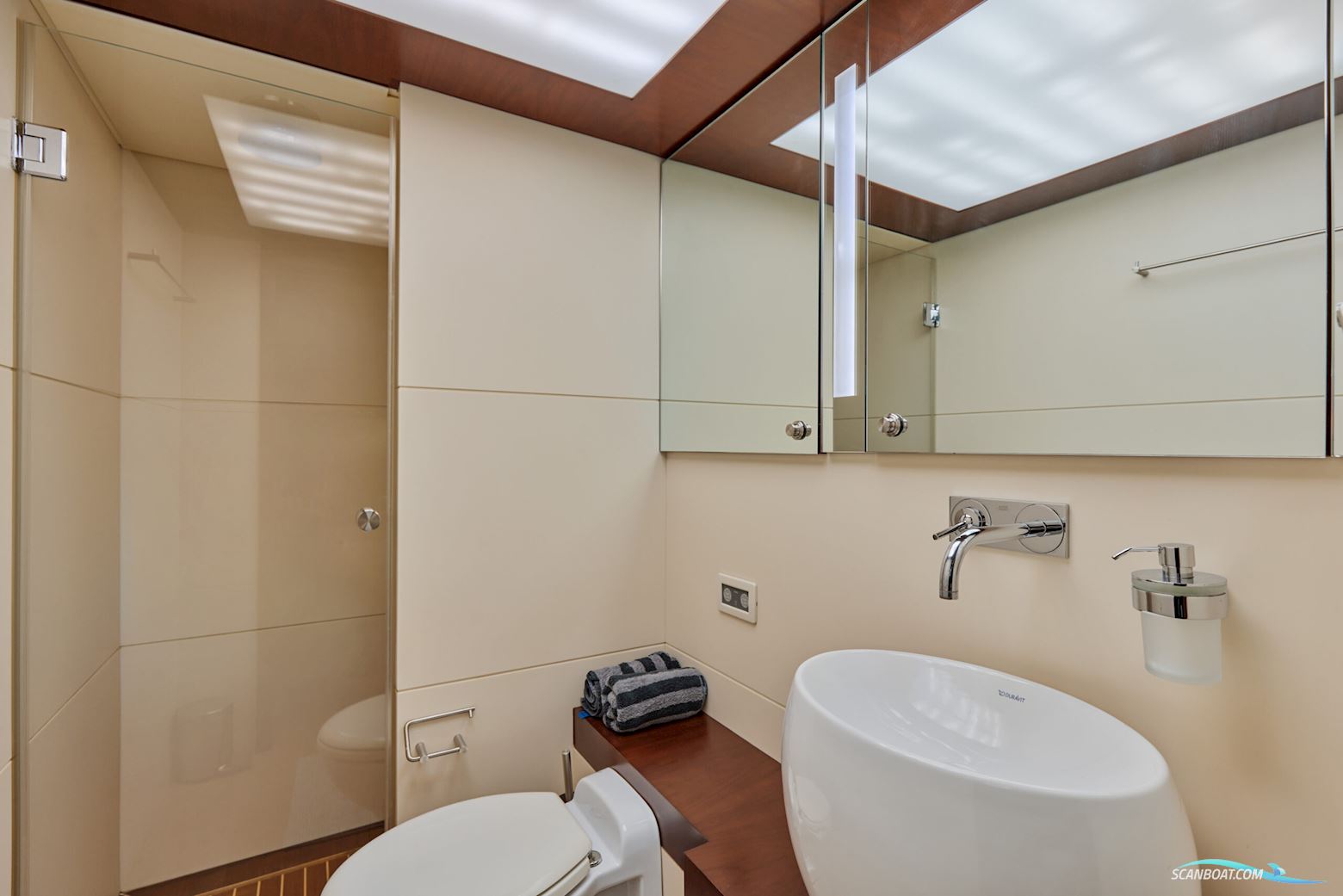 Peer Gynt Big Rubber Duck