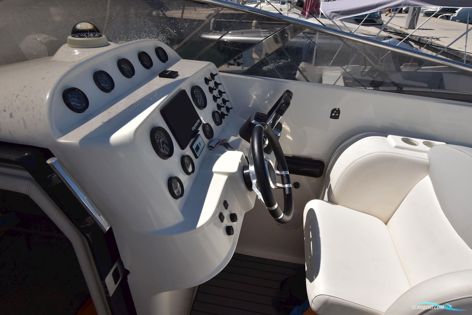 Performance Cruising 907