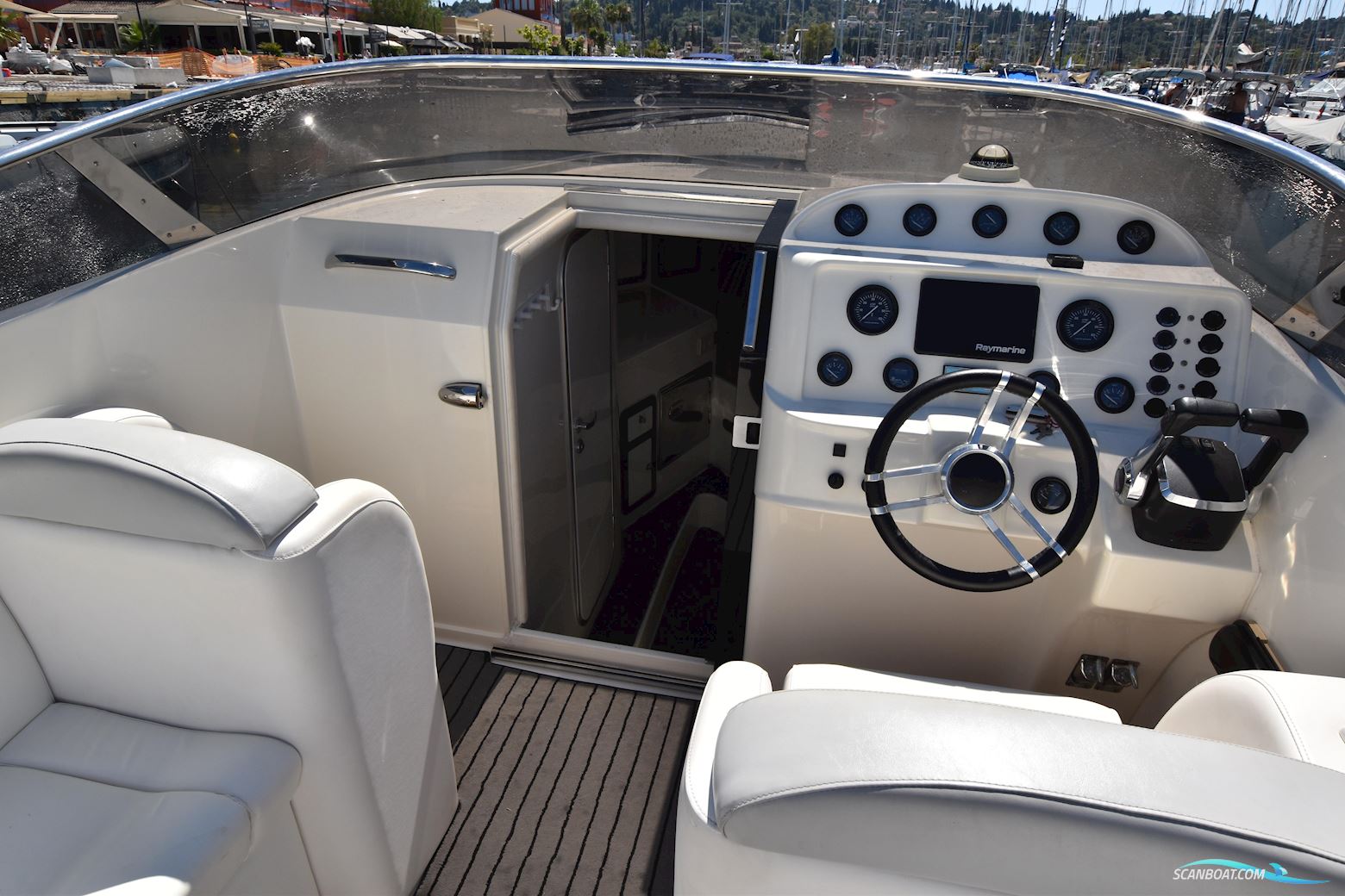 Performance Cruising 907