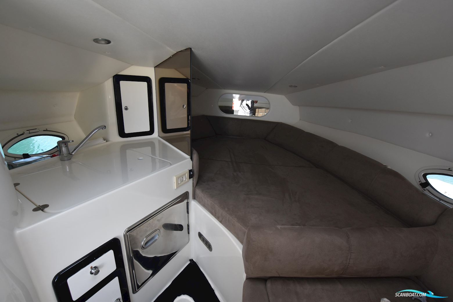 Performance Cruising 907