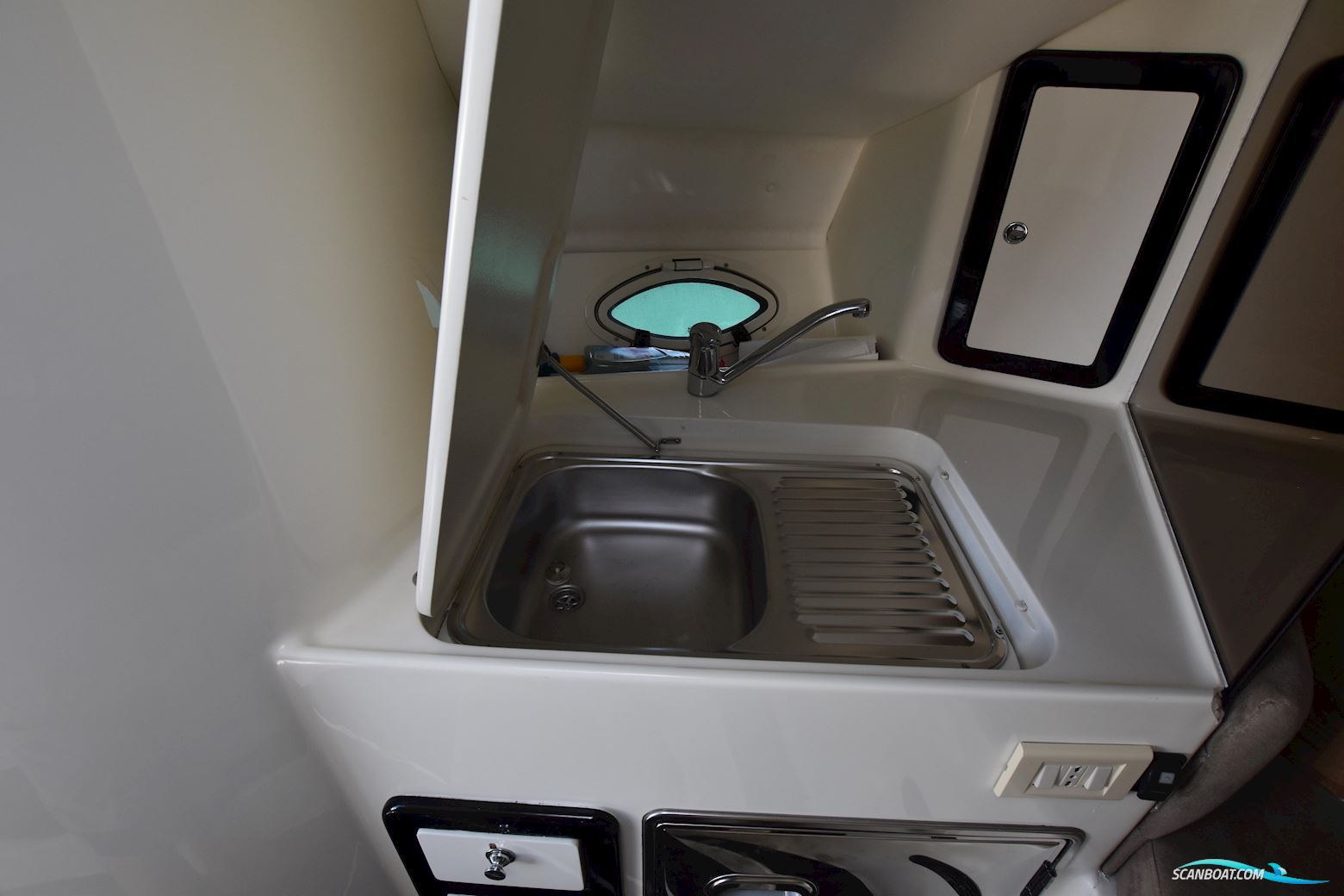 Performance Cruising 907