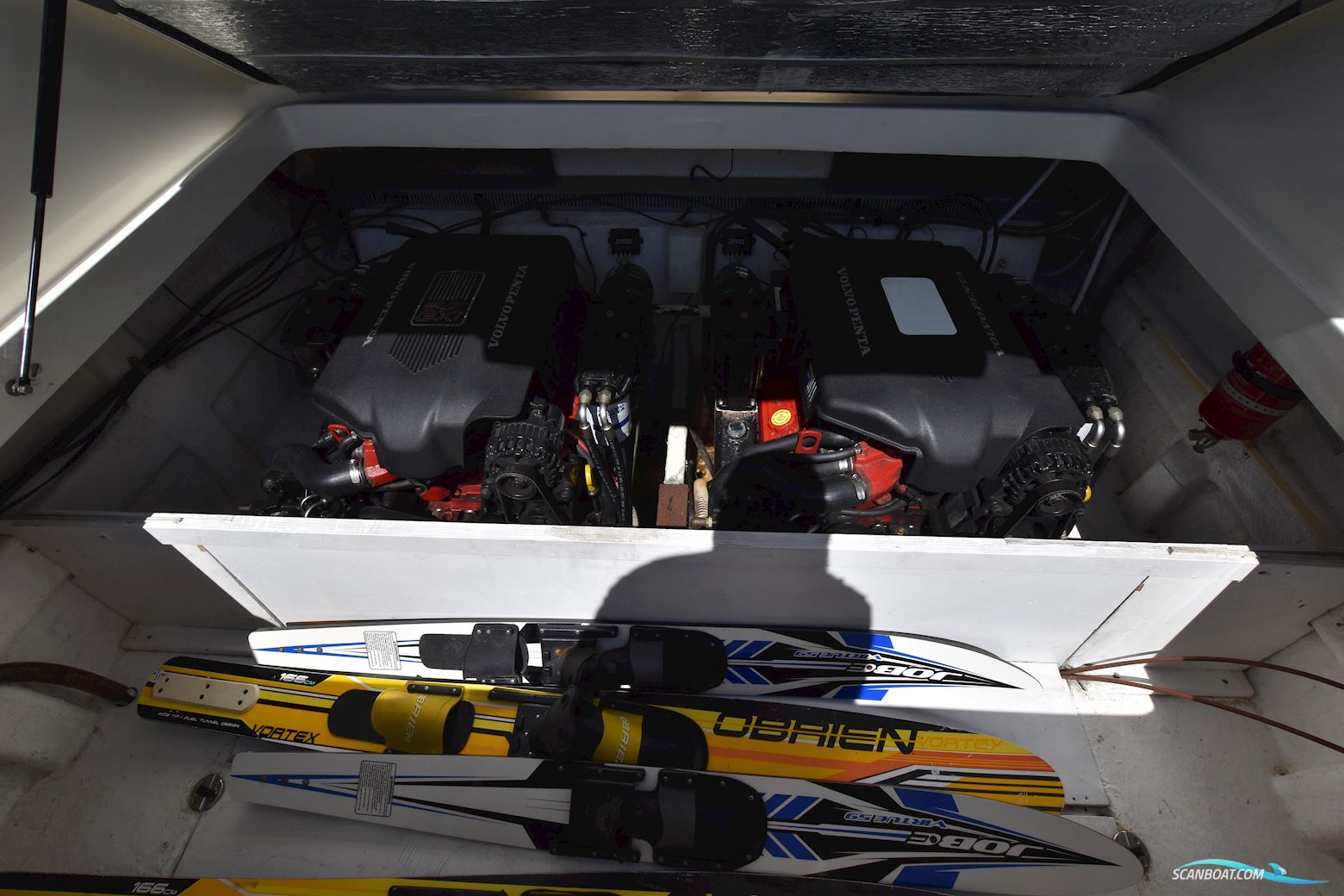 Performance Cruising 907