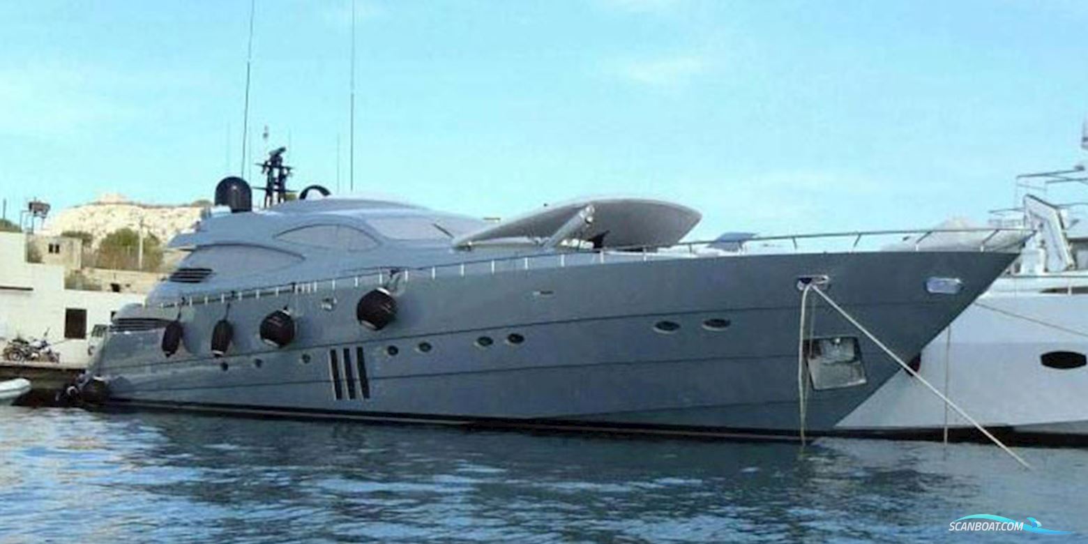 Pershing 115 Motorboat 2010, with Mtu 16V 4000 M93L engine, Italy
