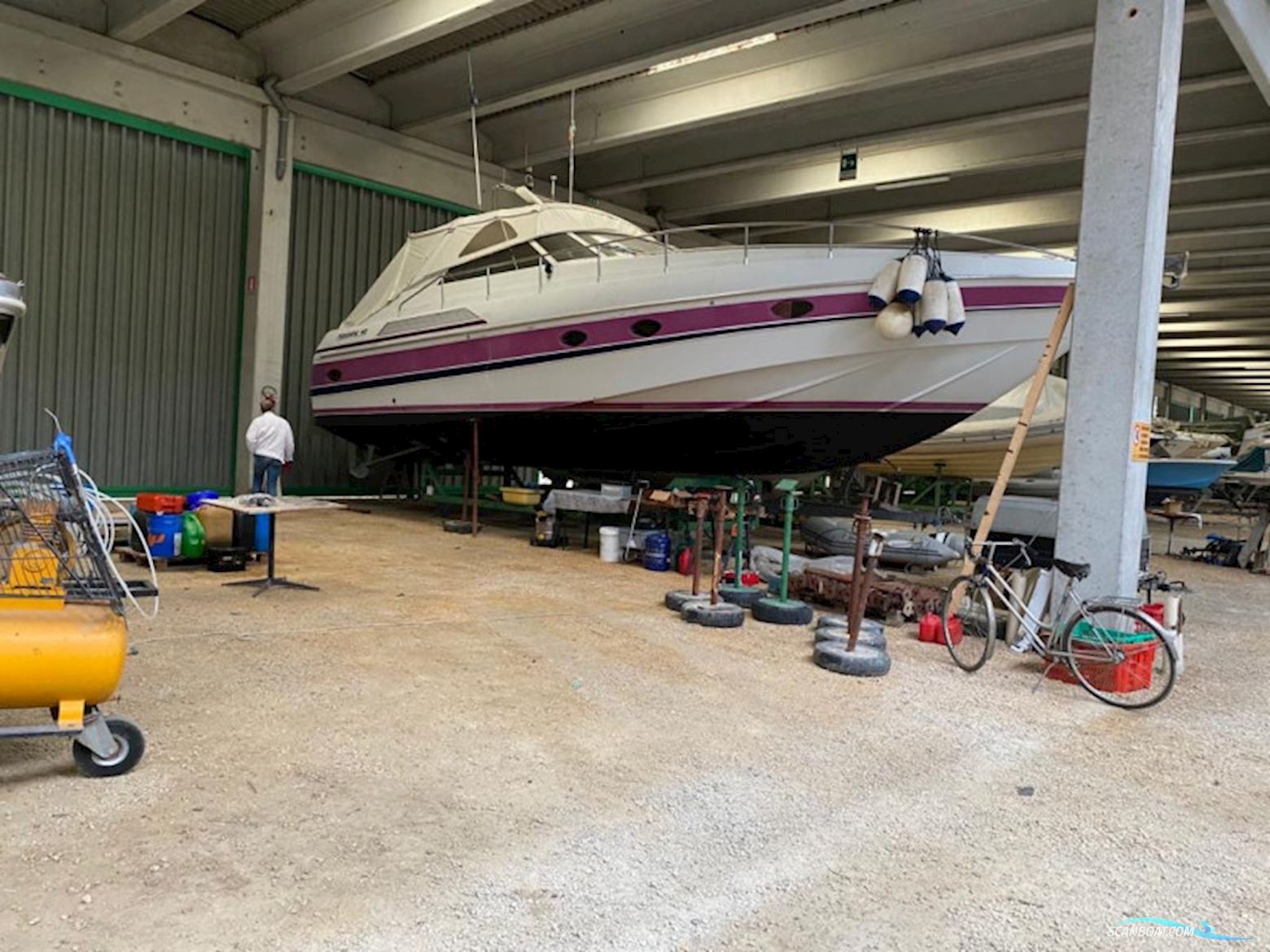 Pershing 40 Motorboat 1992, with Caterpillar 3208 engine, Italy