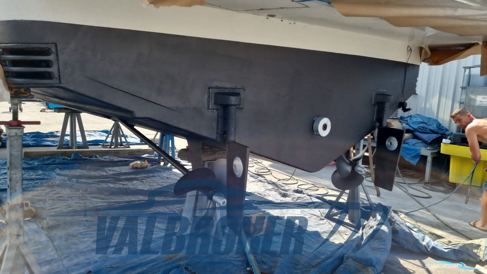 Pershing 40