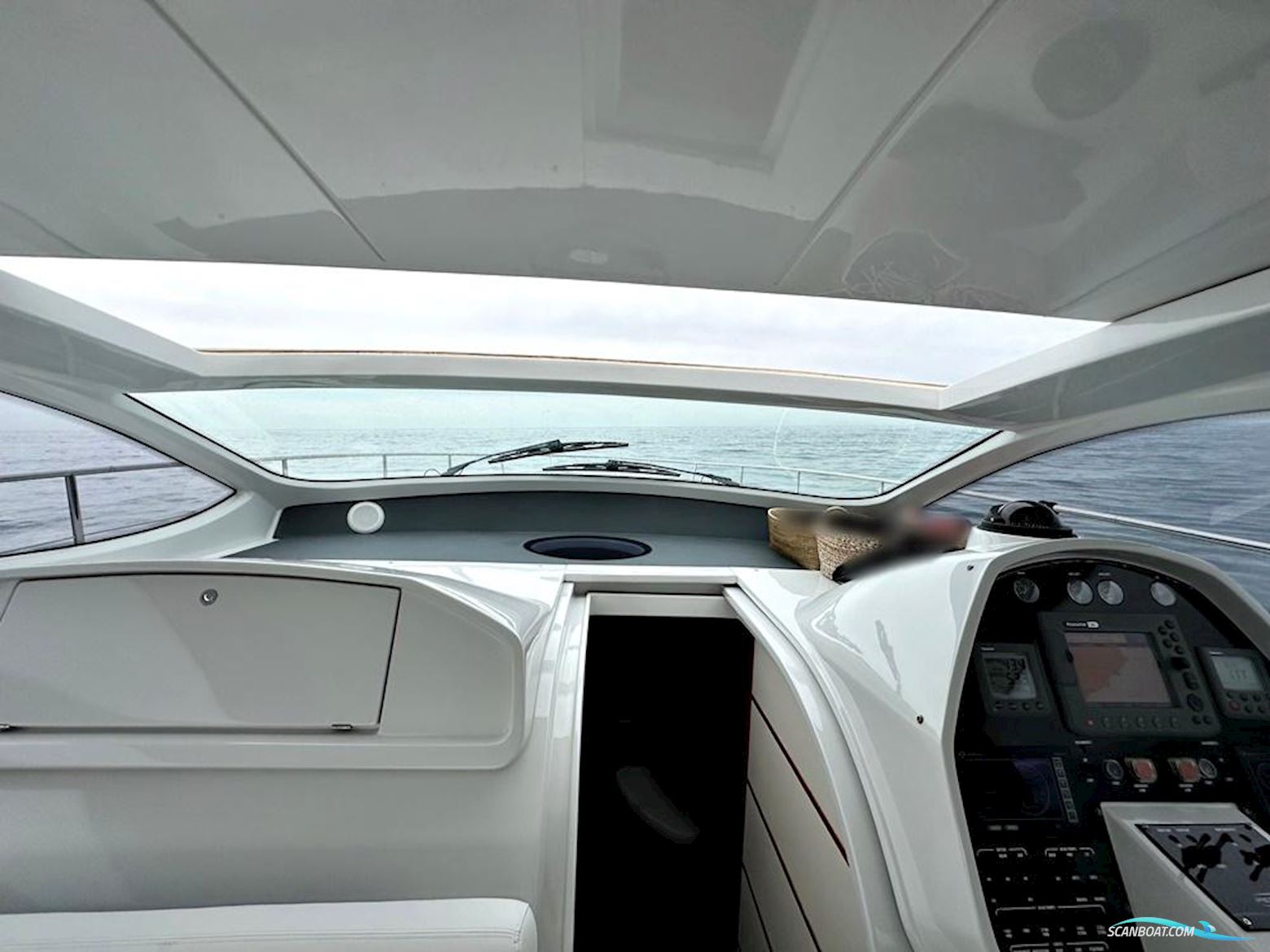 Pershing 50