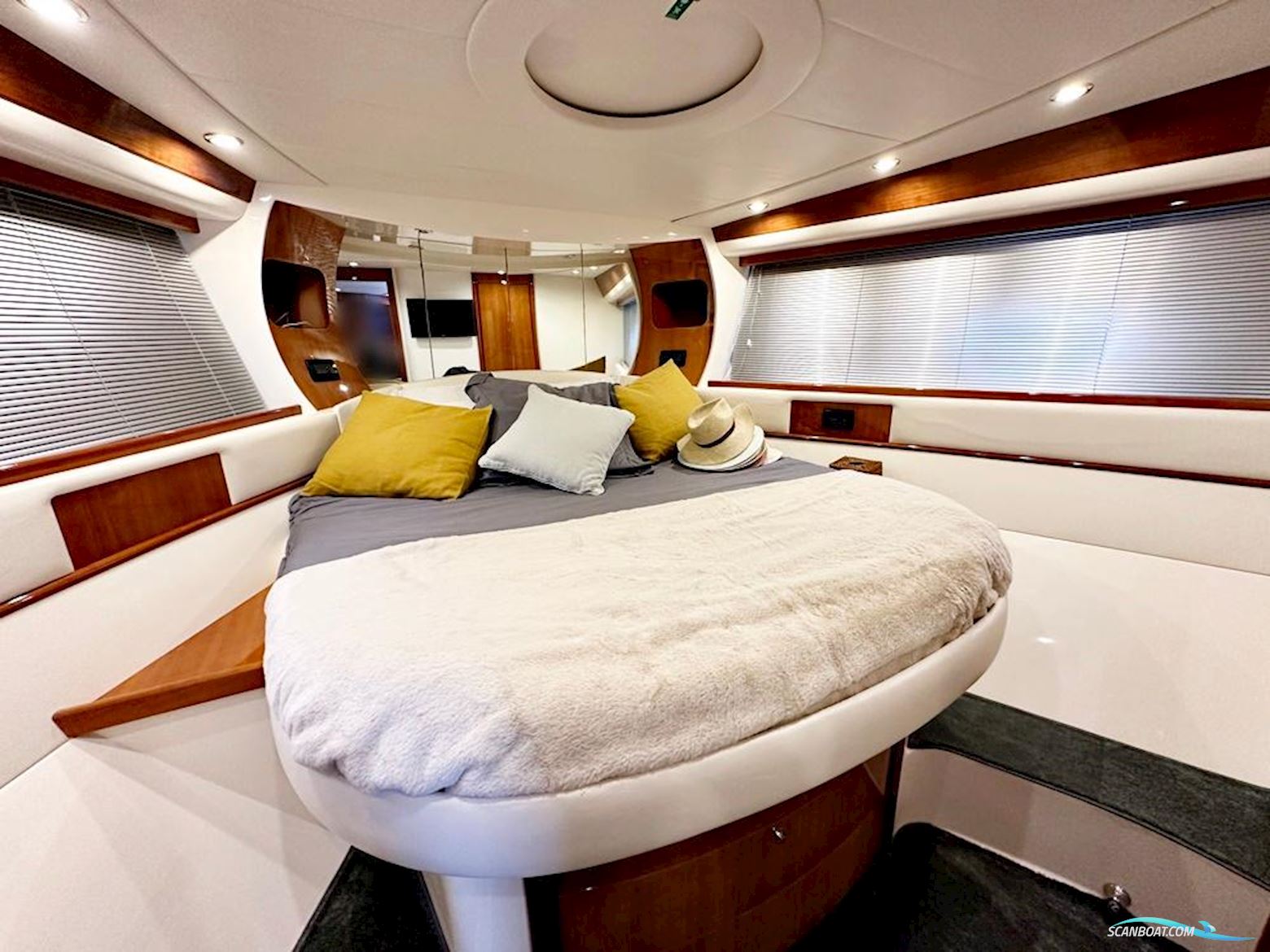 Pershing 50