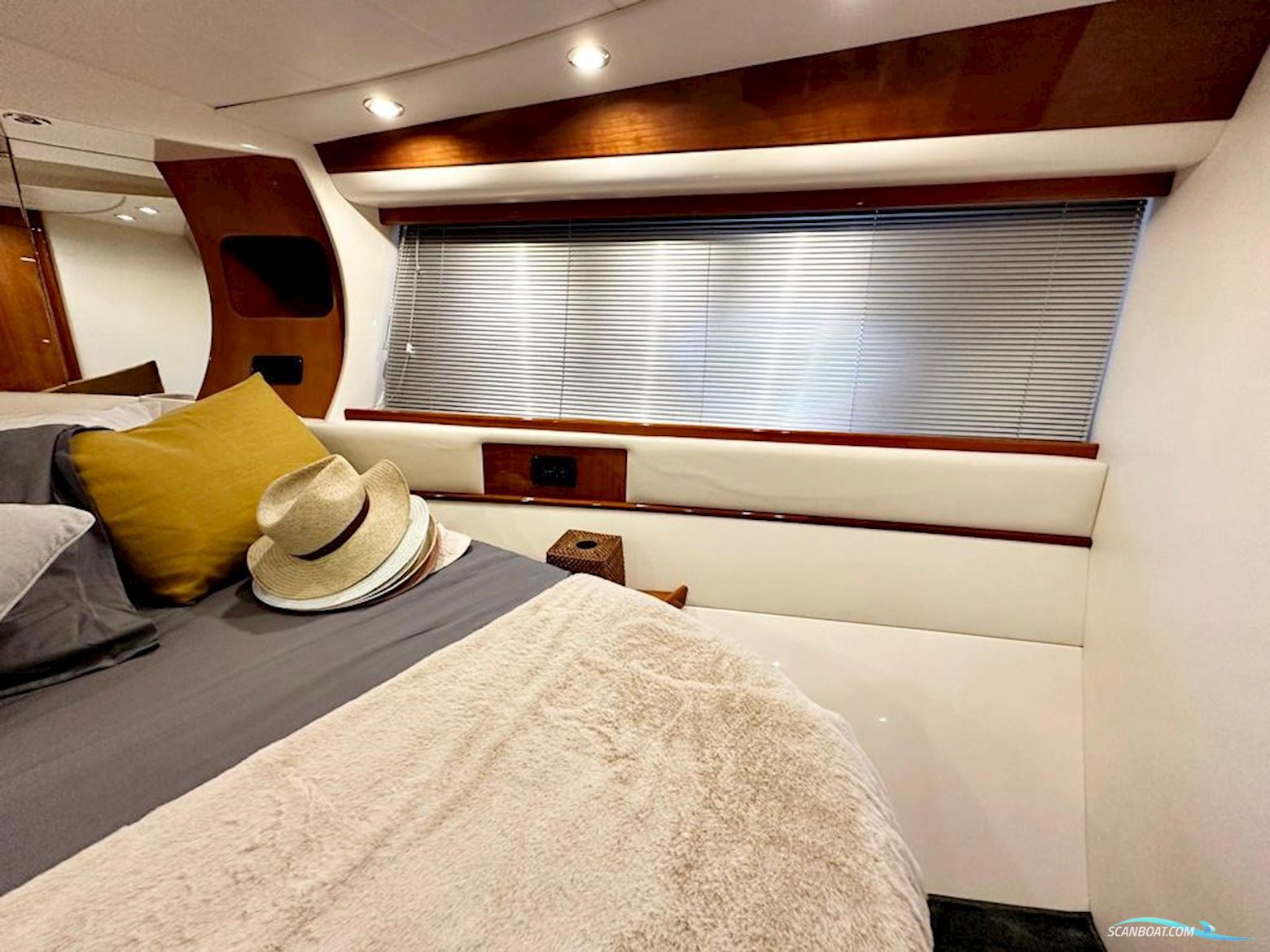 Pershing 50