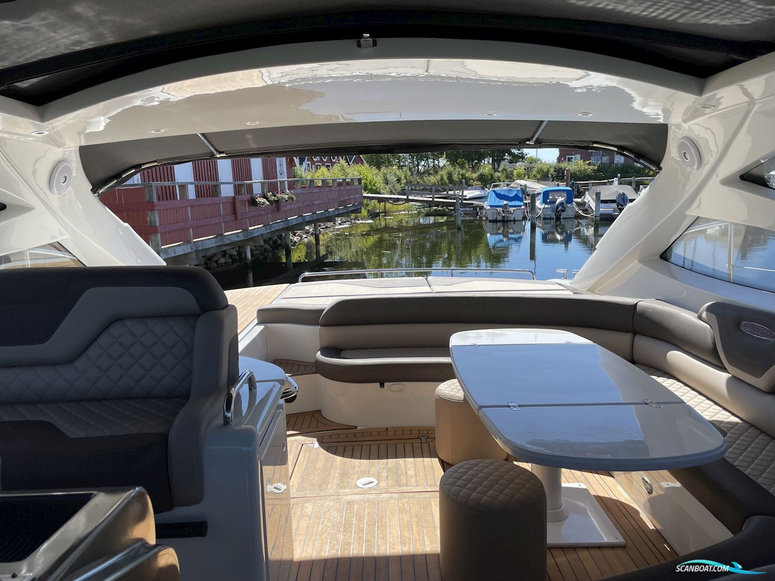 Pershing 52
