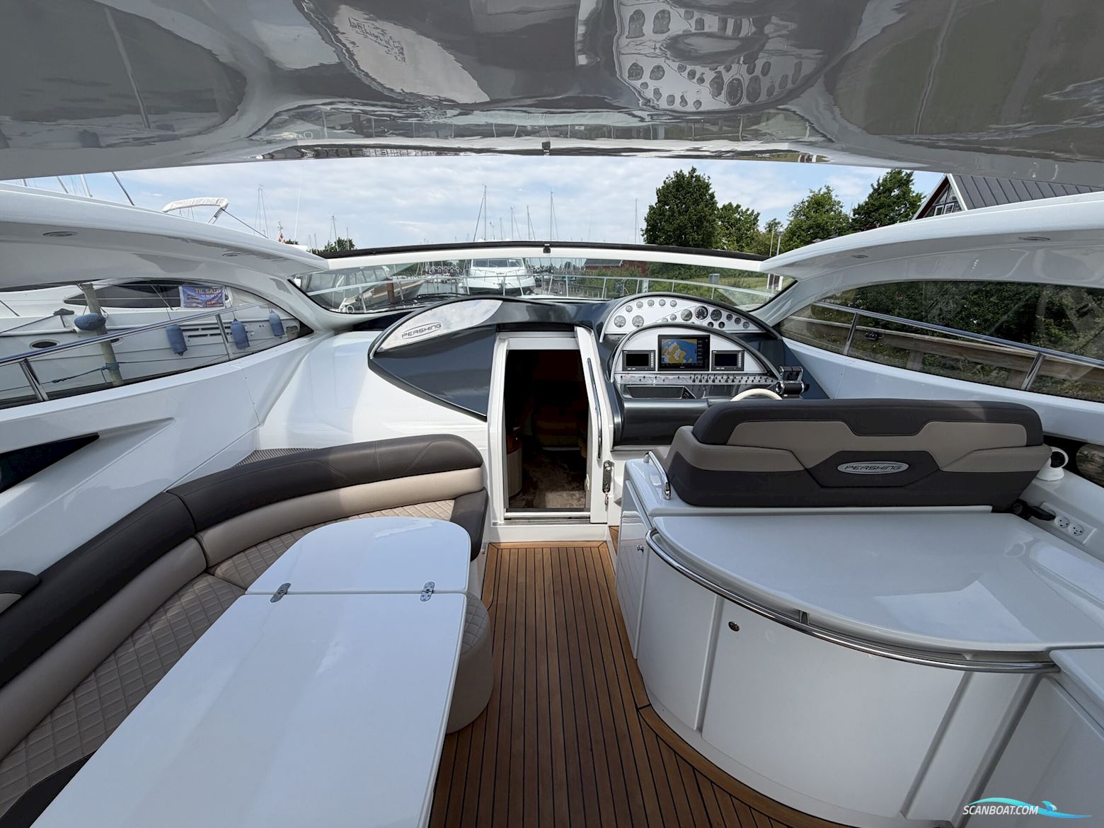 Pershing 52