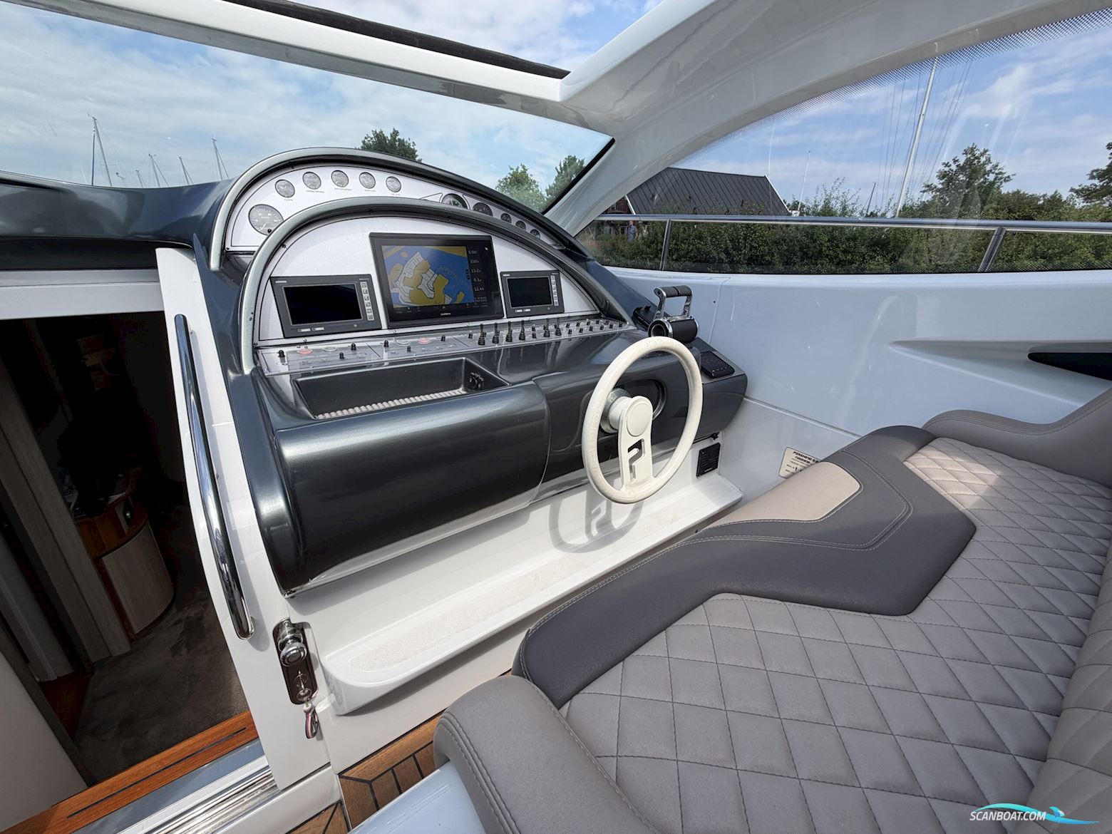 Pershing 52