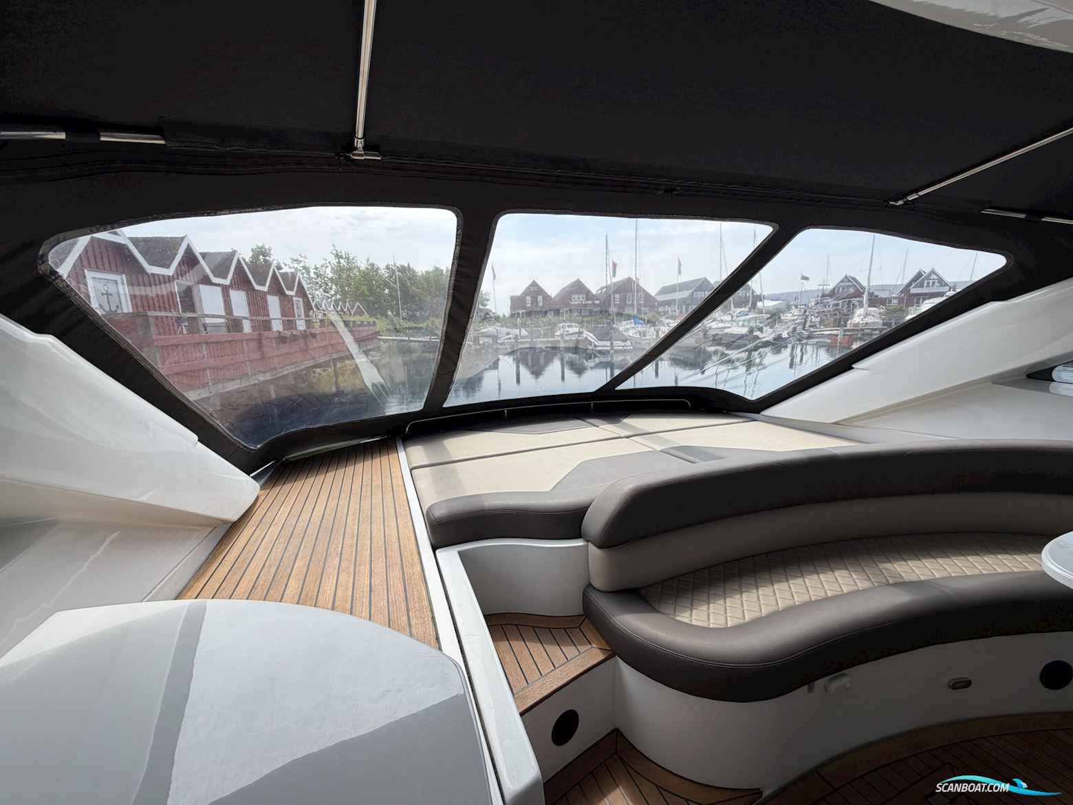 Pershing 52
