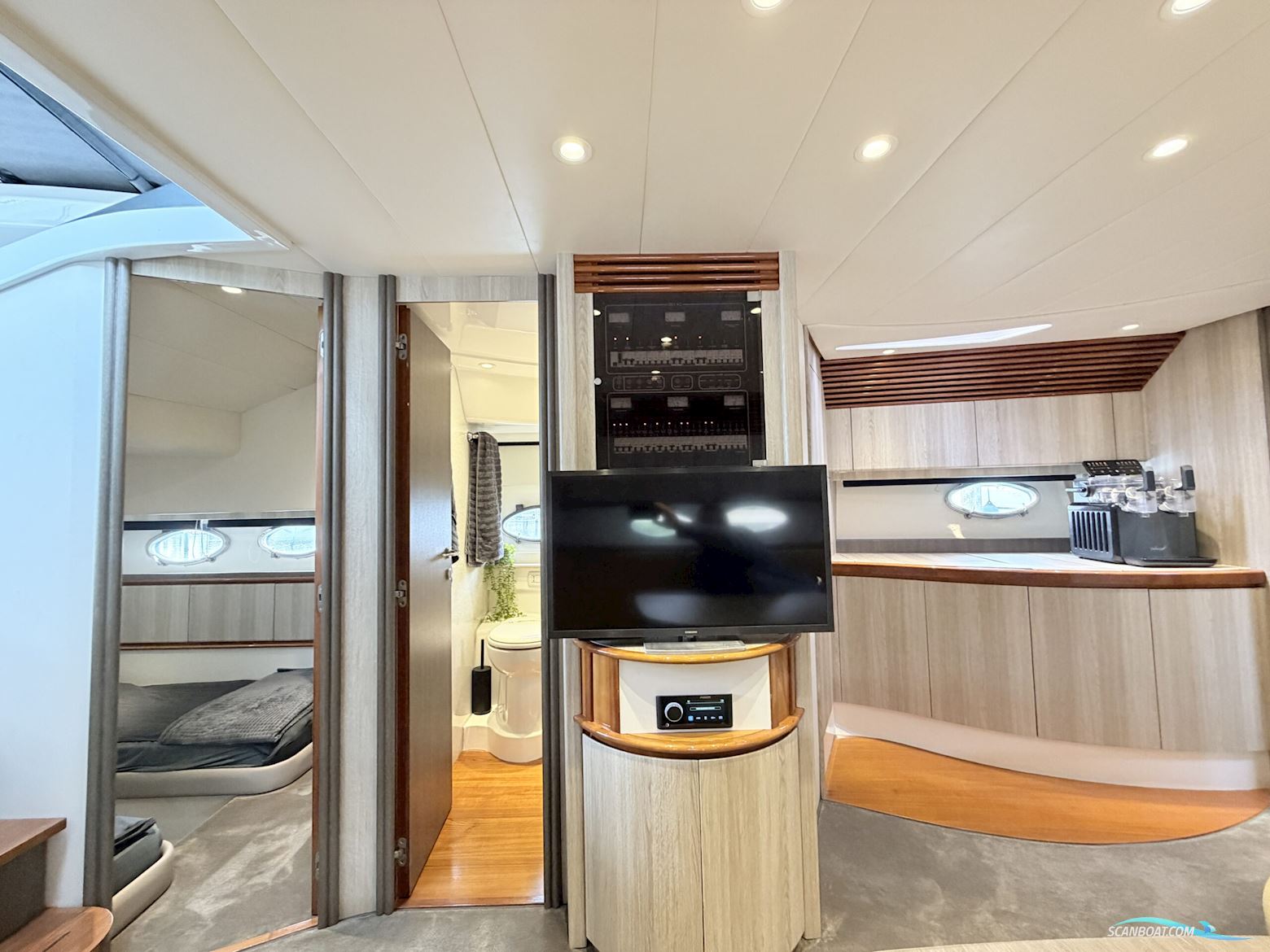 Pershing 52