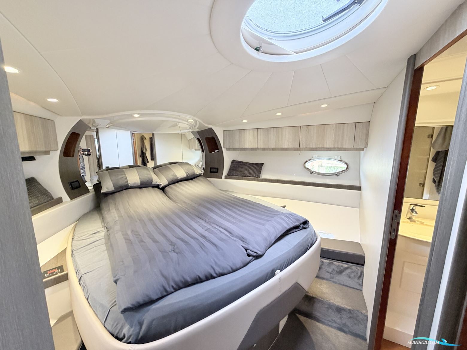 Pershing 52