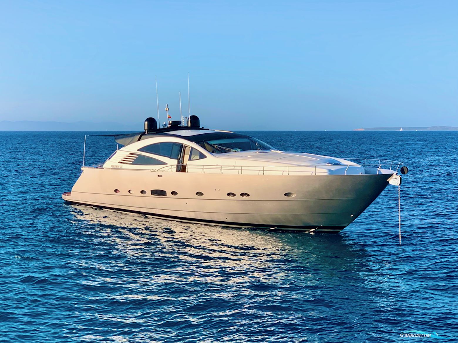 Pershing 76 Motorboat 2004, with 2 Mtu 16V 2000 M91 + Arneson Drive engine, Italy