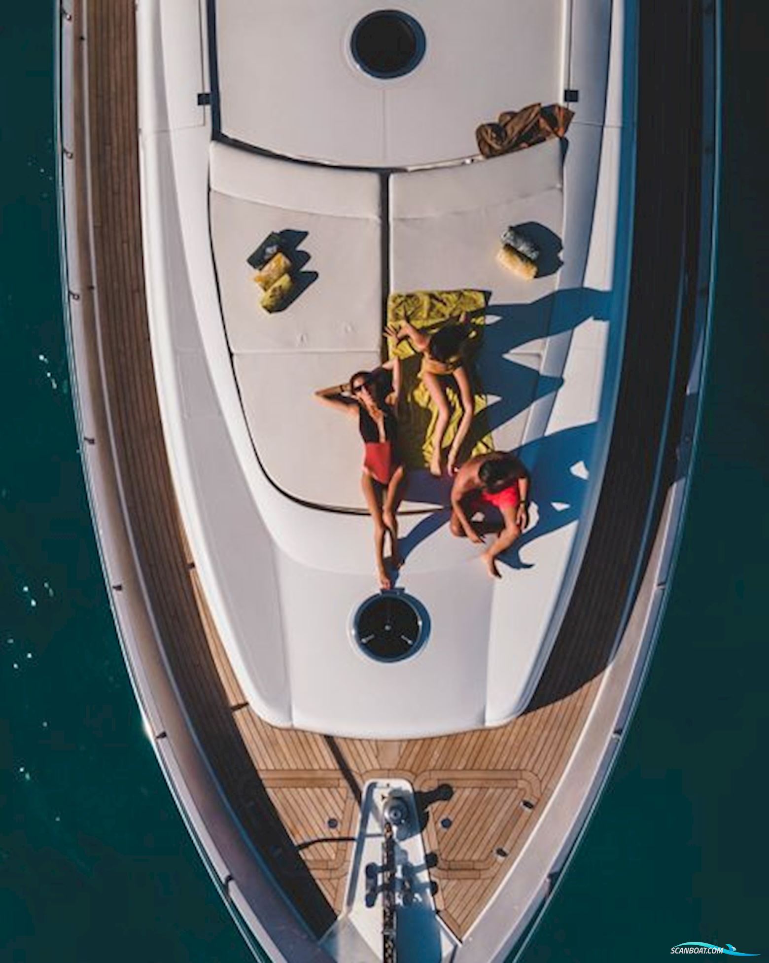 Pershing 76