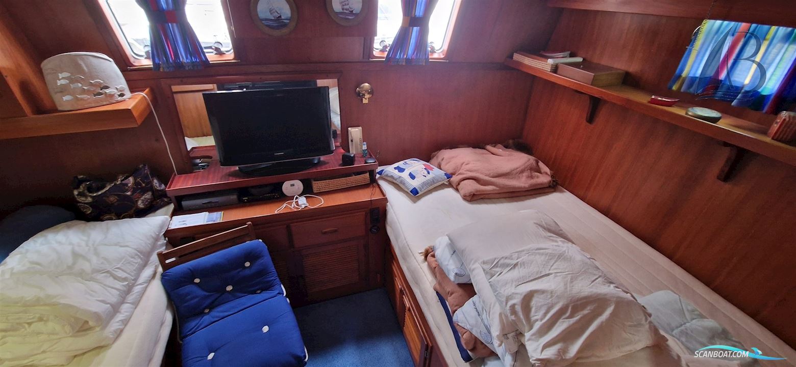 Phuket Trawler 35