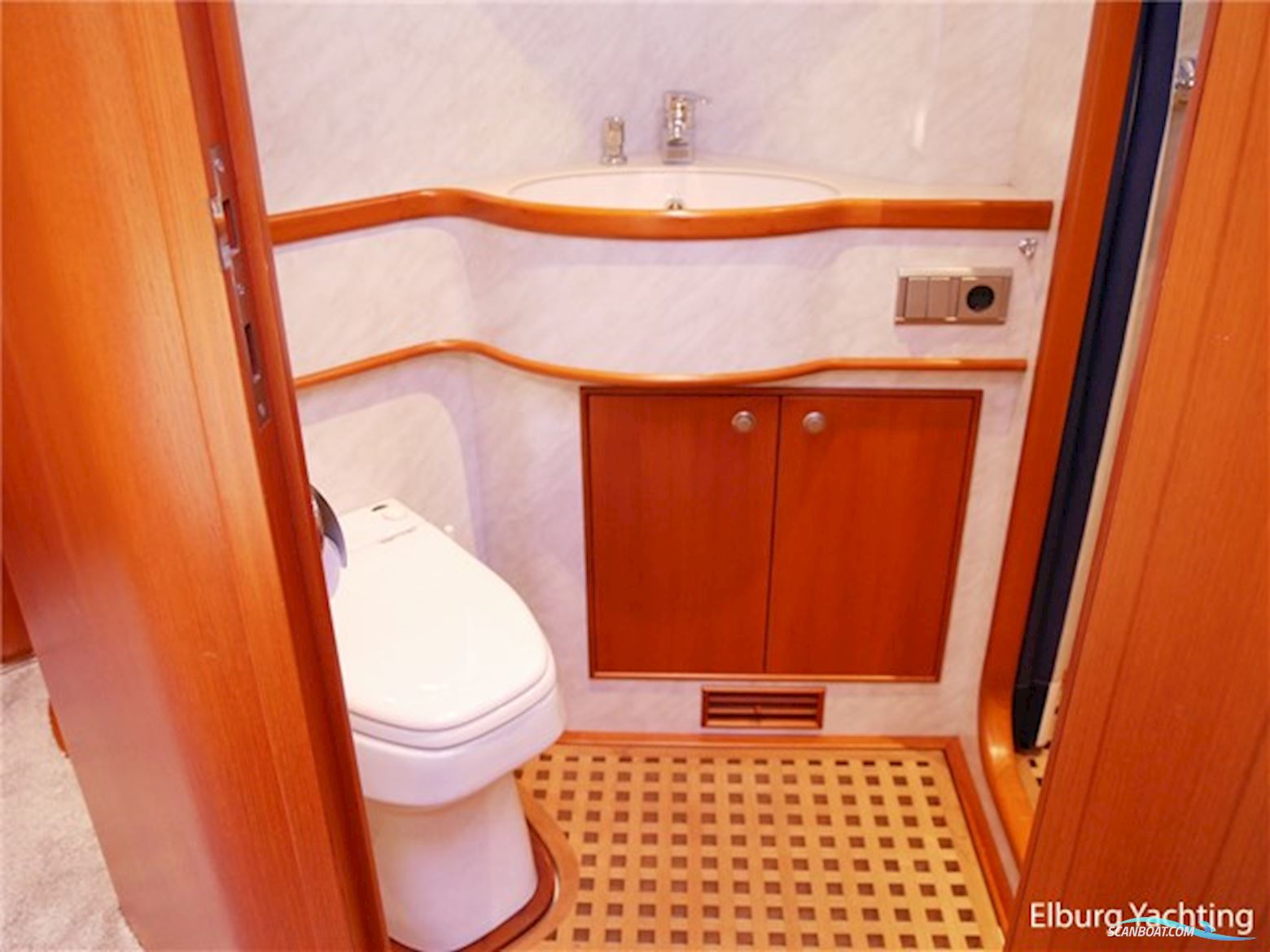 Pieter Beeldsnijder 58 - Open Pilothouse 