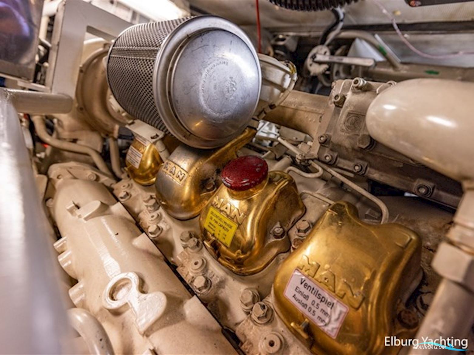 Pieter Beeldsnijder 60 - Explorer Yacht