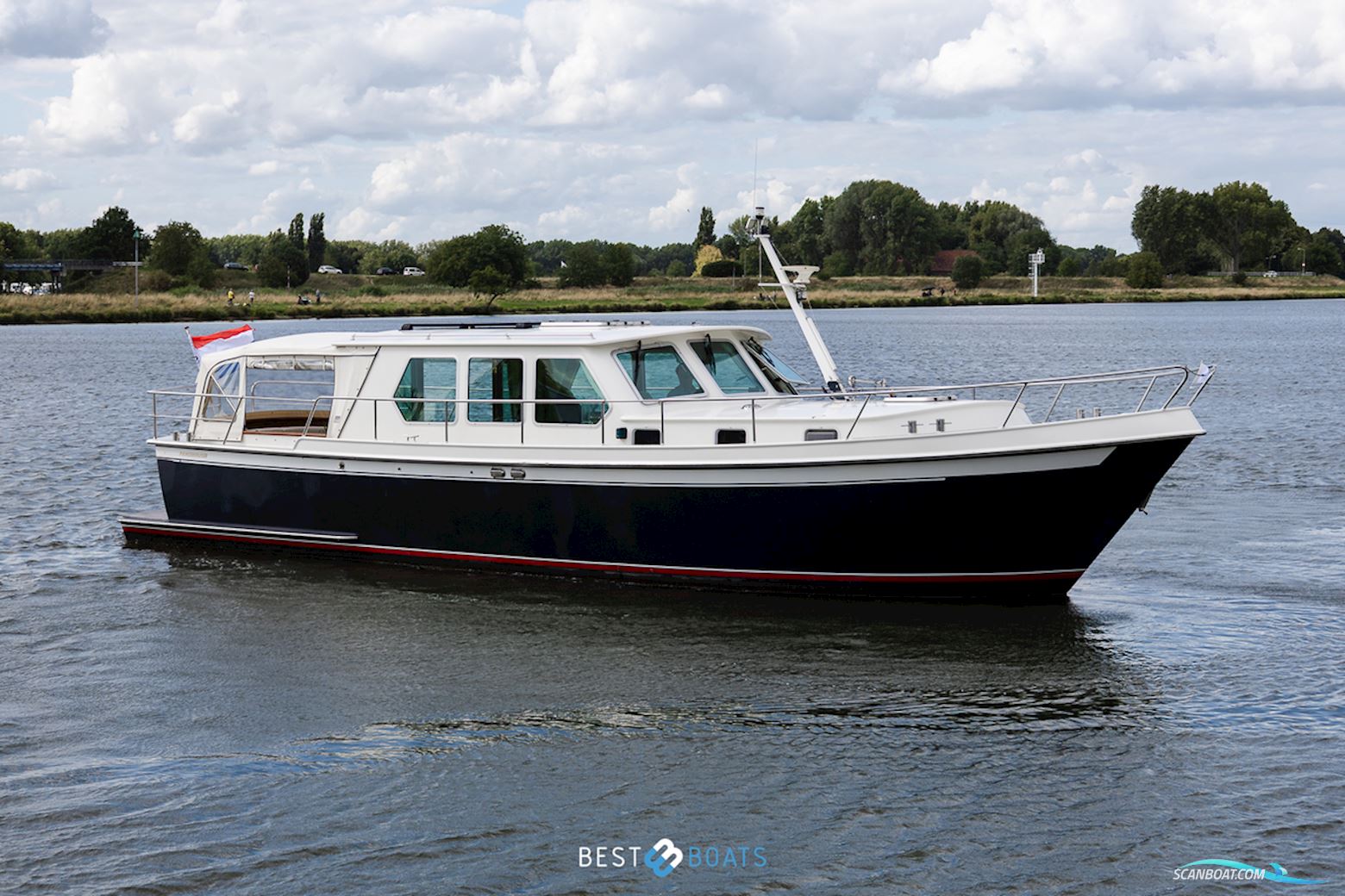 Pikmeer Kruiser 12.50 OK Motorboat 1999, with Samenwerking Tussen Vetus, Gespecialiseerd in Maritieme Installaties, en Deutz, Een Duitse Fabrikant Van Hoogwaardige Dieselmotoren, Bekend om Betrou engine, The Netherlands