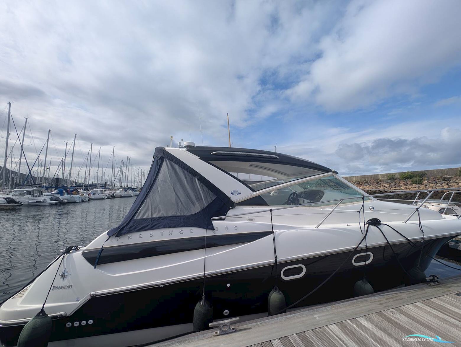 Prestige 30S Motorboat 2007, with Volvo Penta D3 engine, United Kingdom