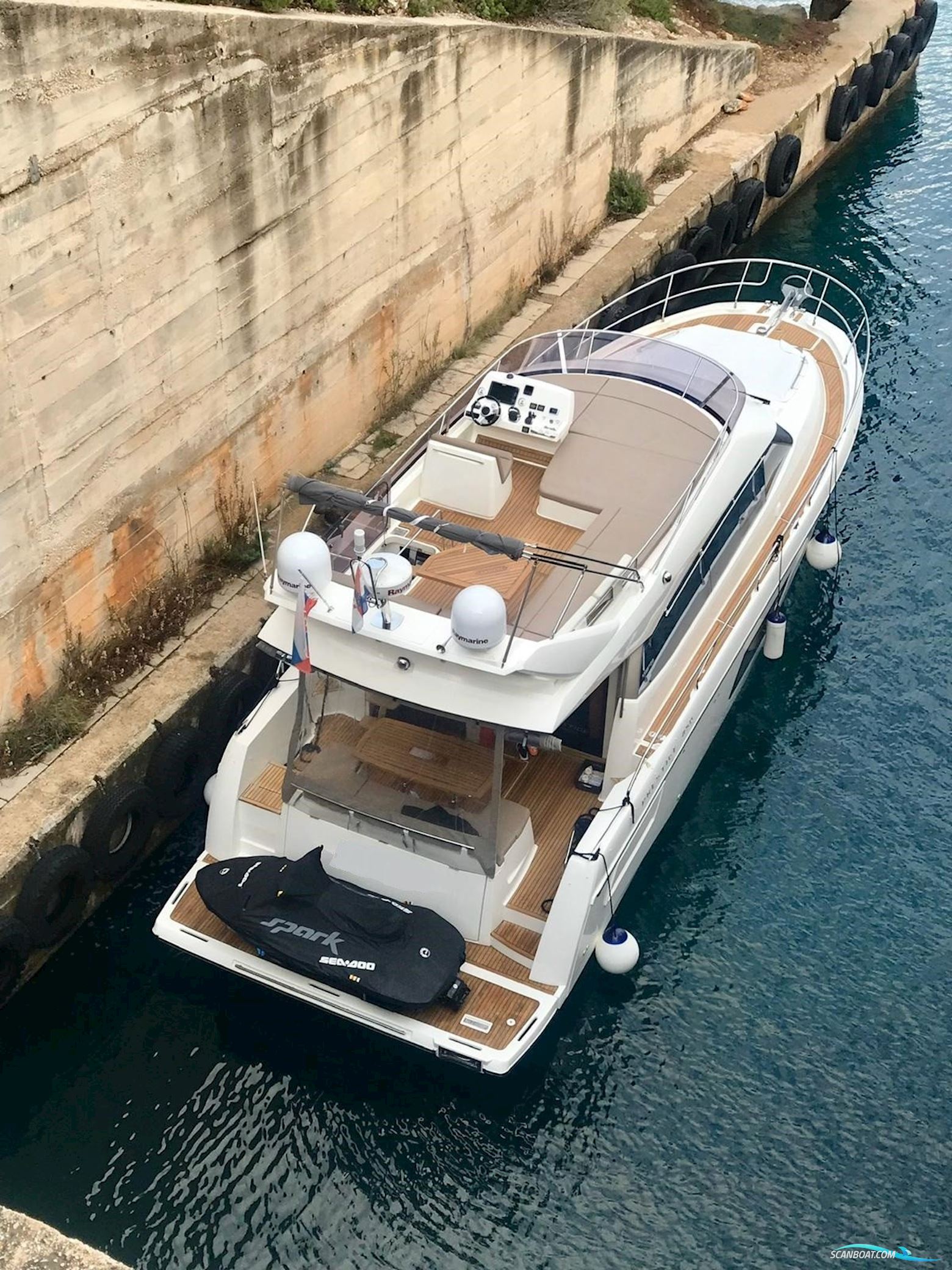 Prestige 450 FLY - 2017 - IPS Motorboat 2017, with VOLVO PENTA D6-435 IPS 600 engine, Croatia