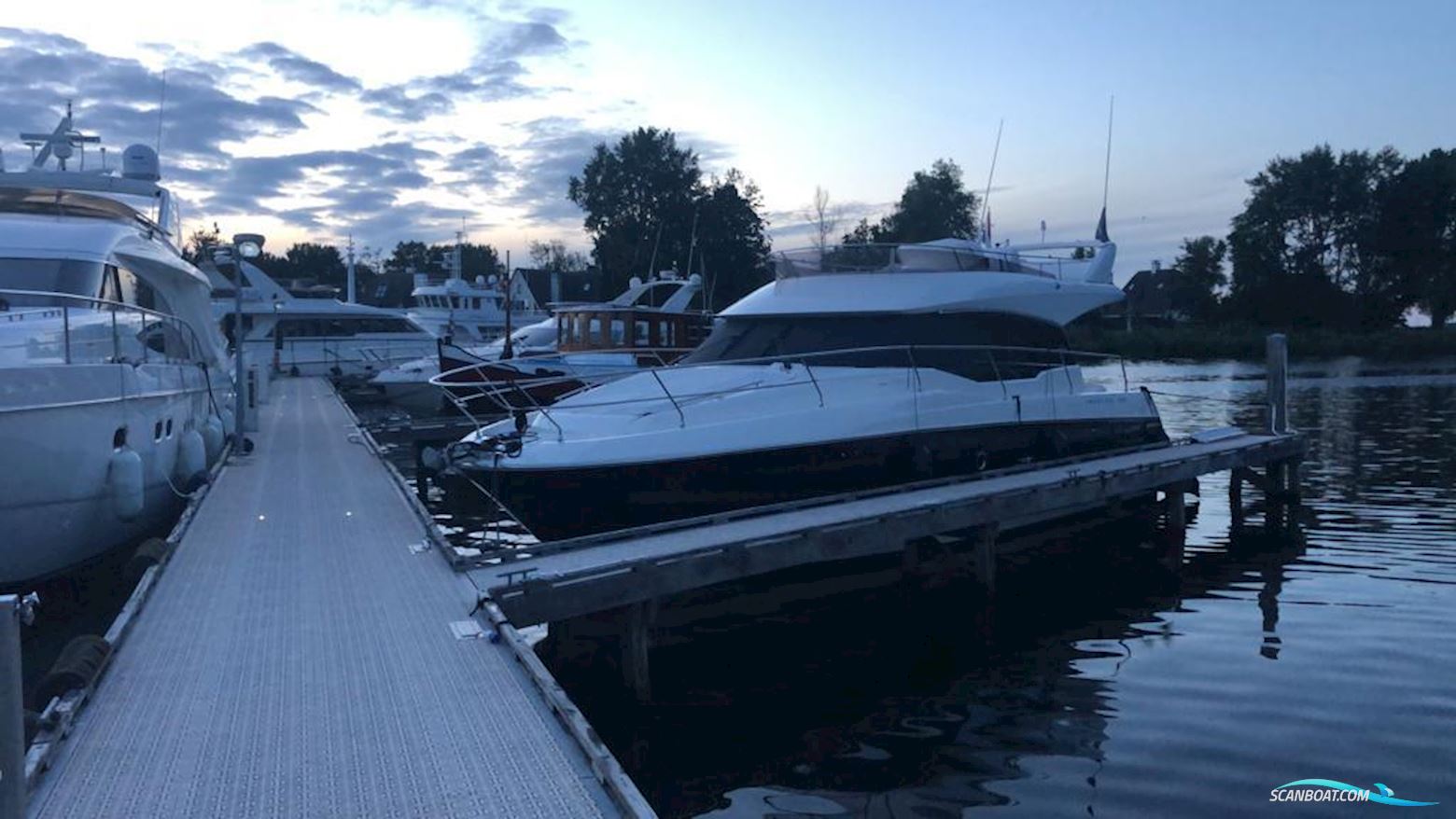 Prestige 460 flybridge