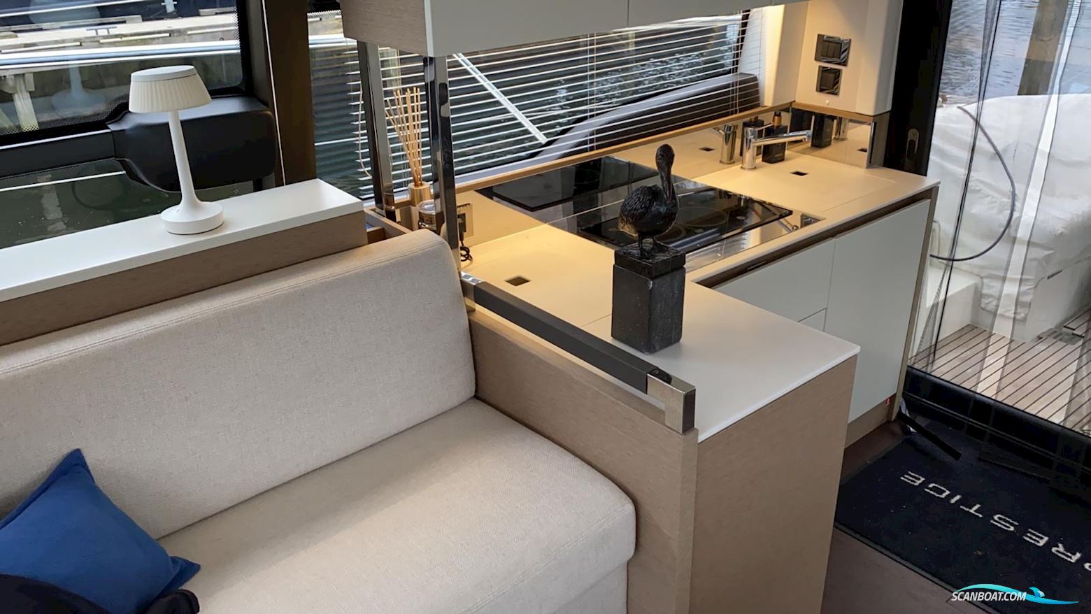 Prestige 460 flybridge
