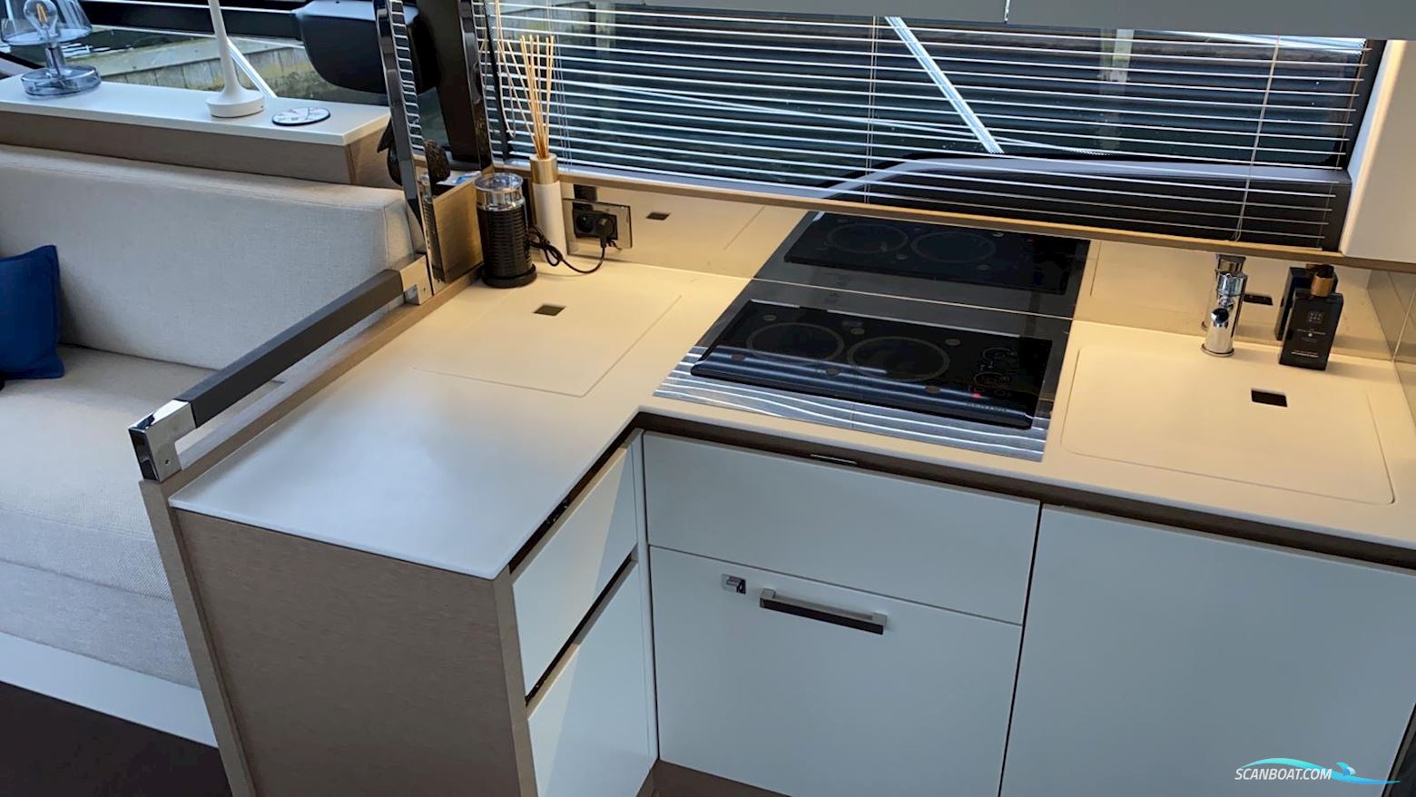 Prestige 460 flybridge