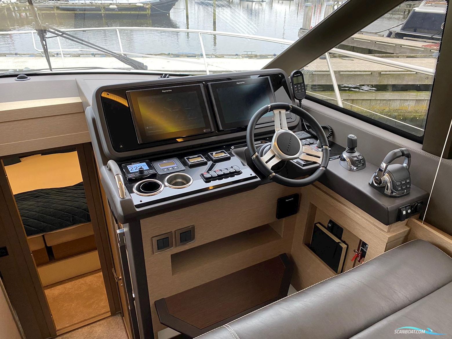 Prestige 460 flybridge
