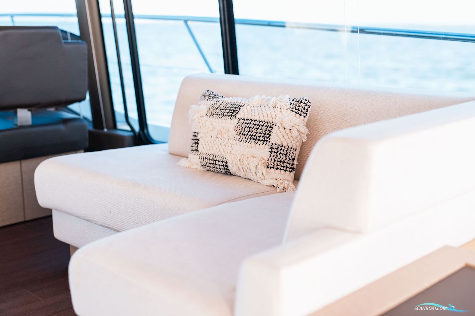 Prestige 520 flybridge