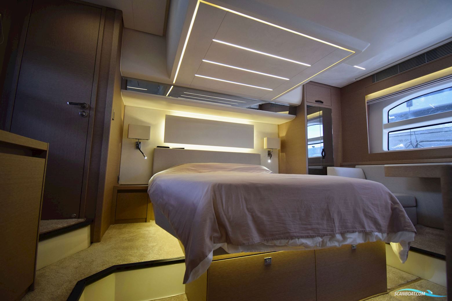 Prestige 590 Flybridge