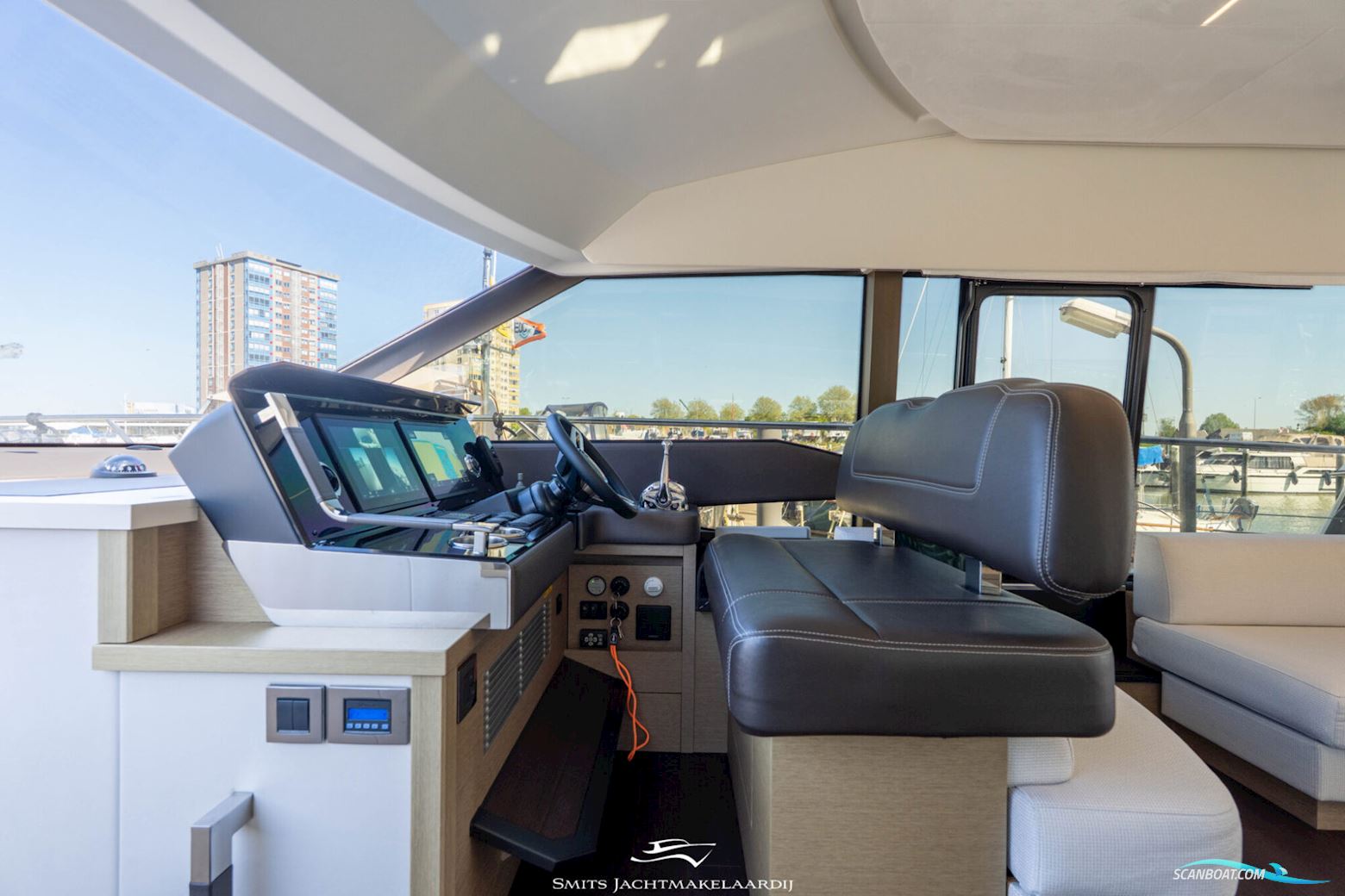 Prestige 590 Flybridge