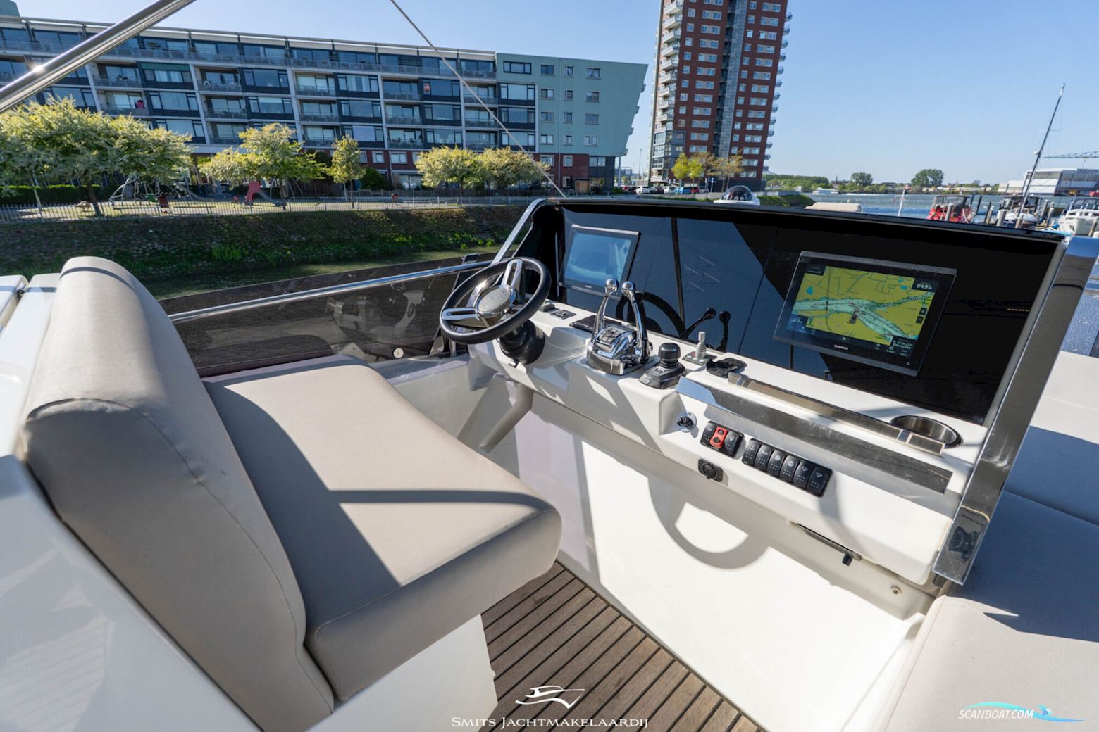 Prestige 590 Flybridge