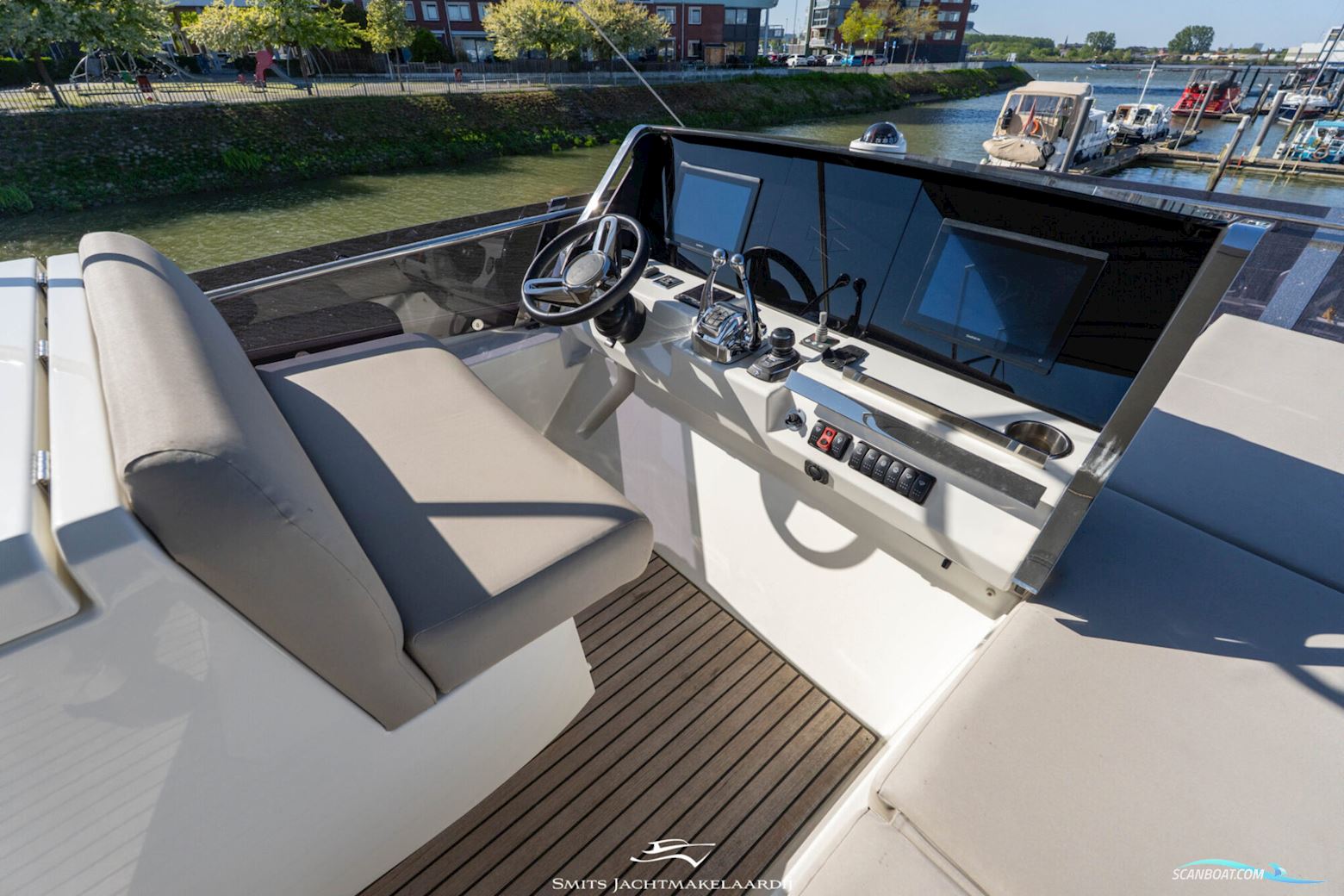 Prestige 590 Flybridge