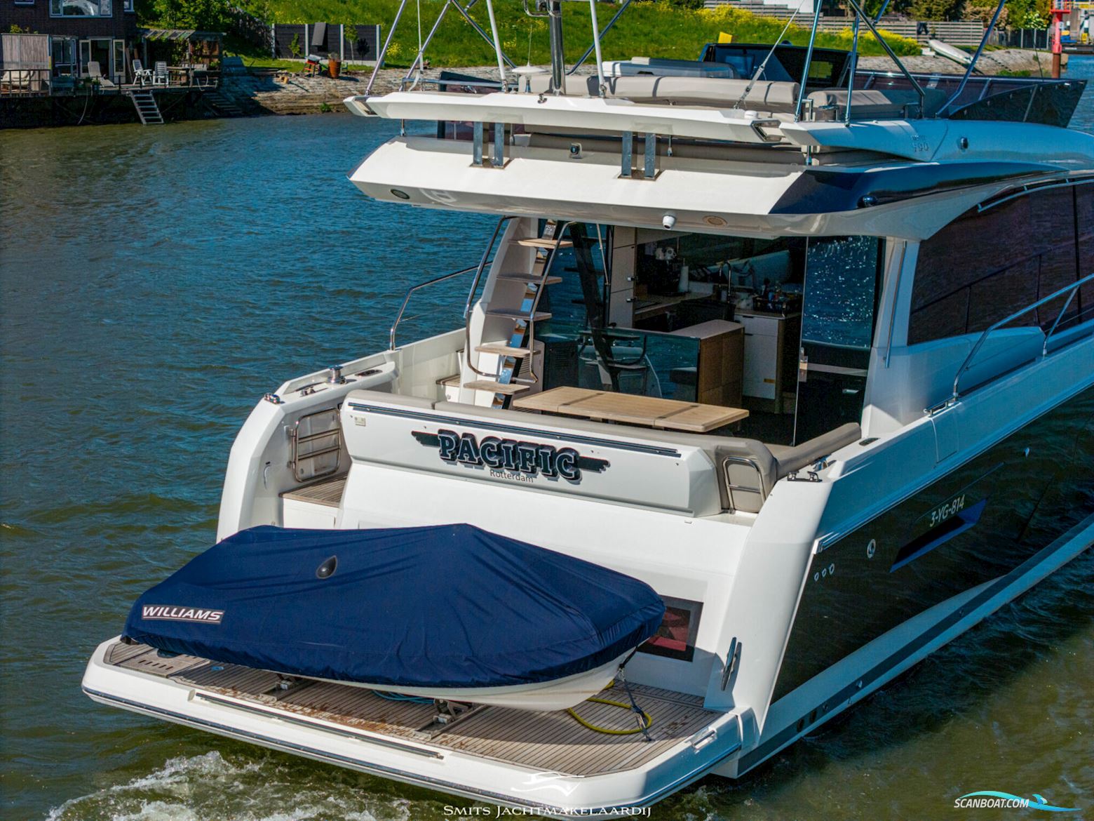 Prestige 590 Flybridge