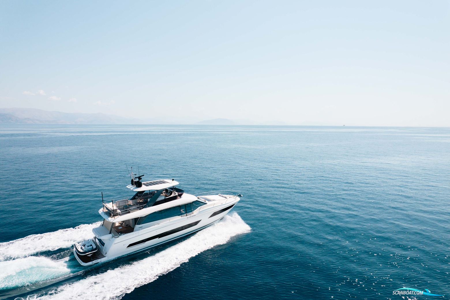 Prestige 690 flybridge