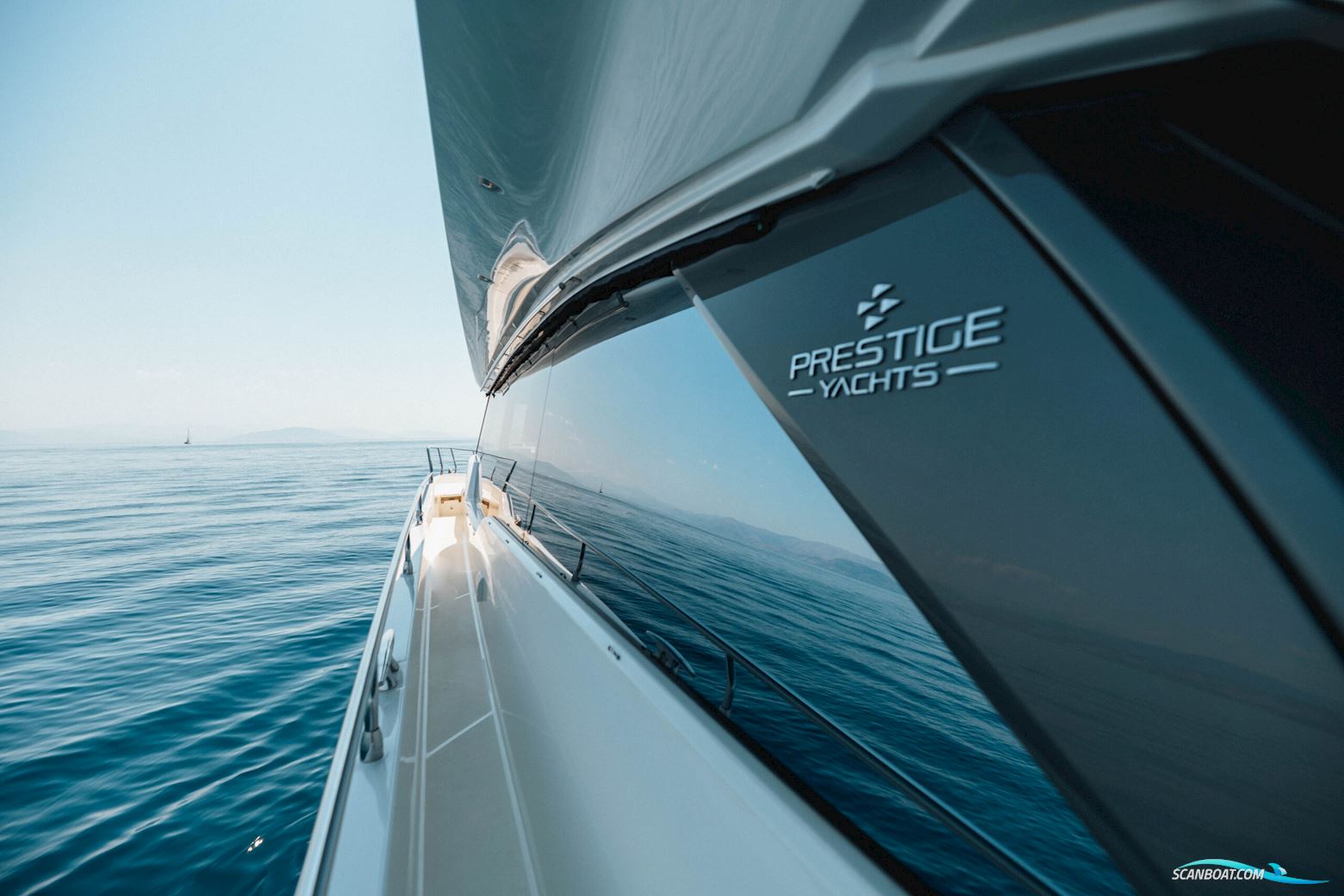 Prestige 690 flybridge