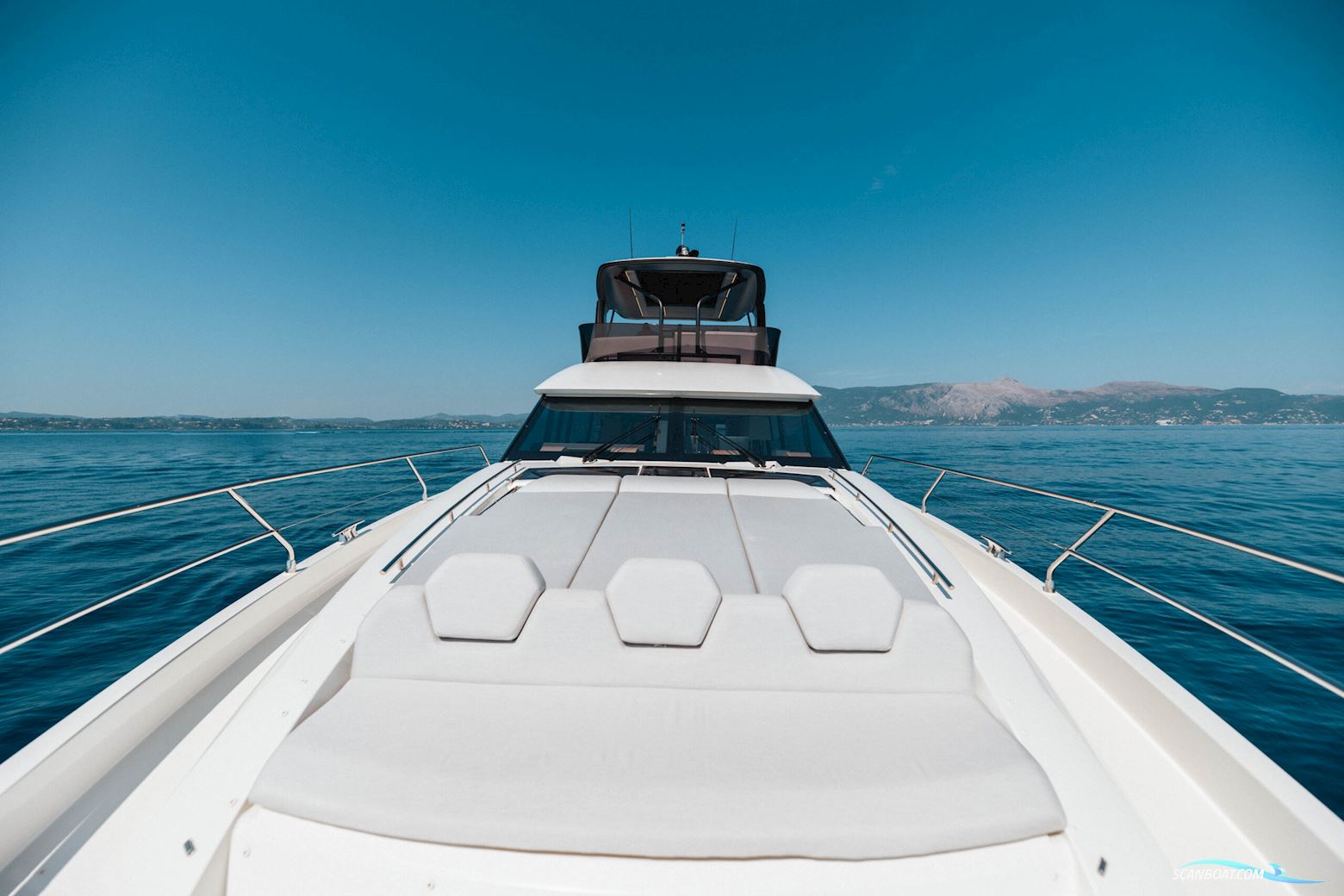 Prestige 690 flybridge