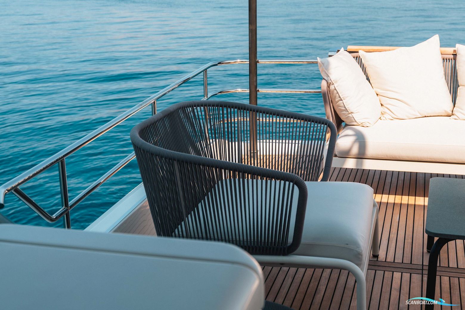 Prestige 690 flybridge