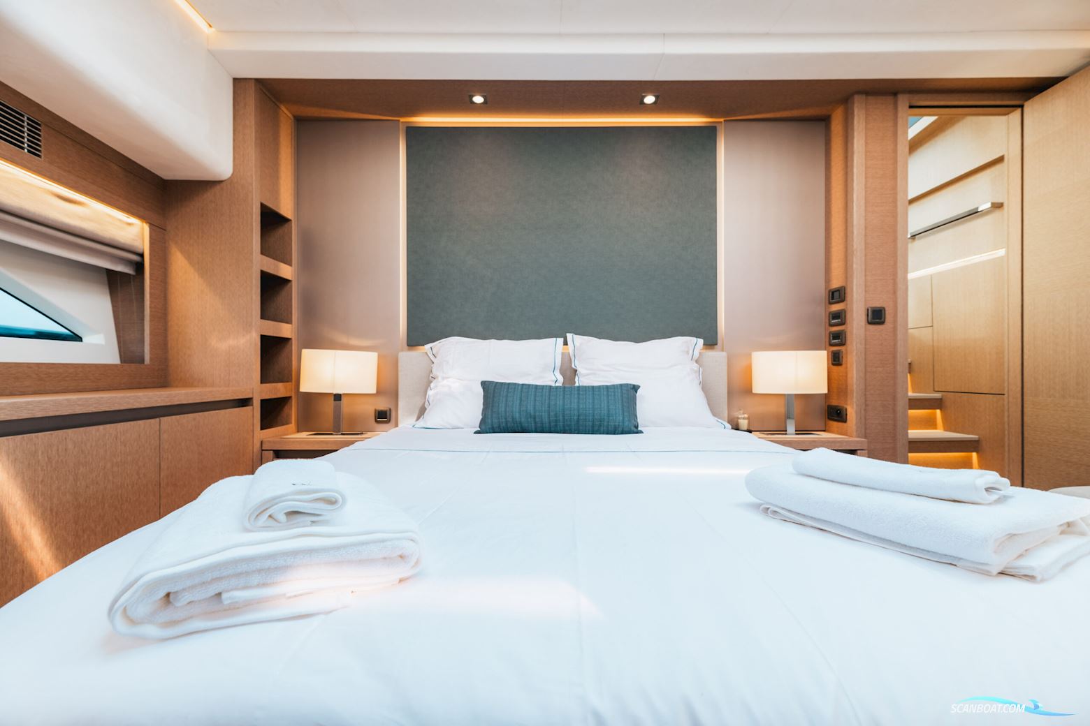 Prestige 690 flybridge