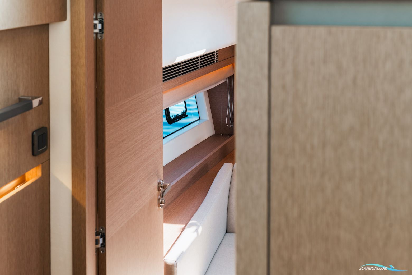 Prestige 690 flybridge