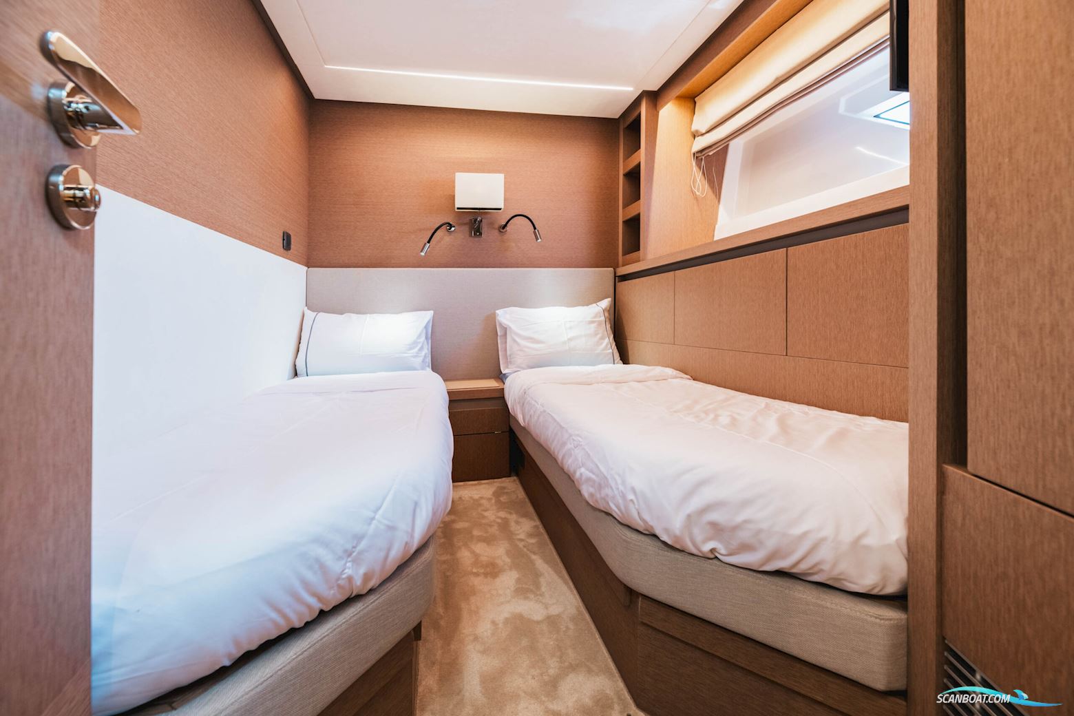 Prestige 690 flybridge