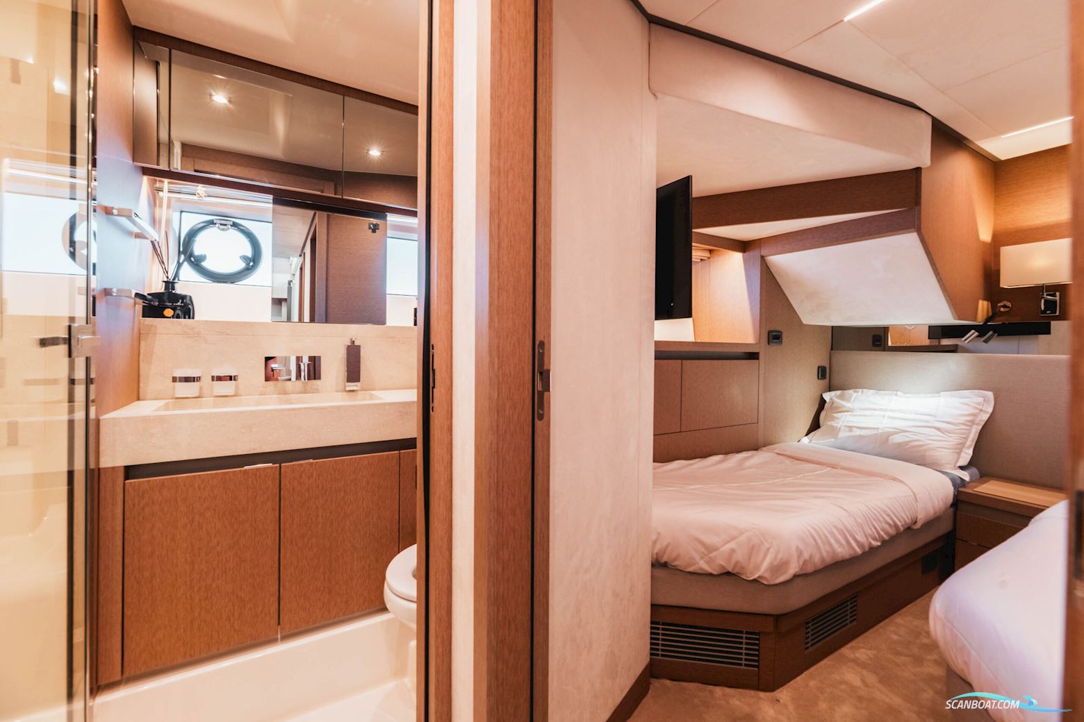 Prestige 690 flybridge