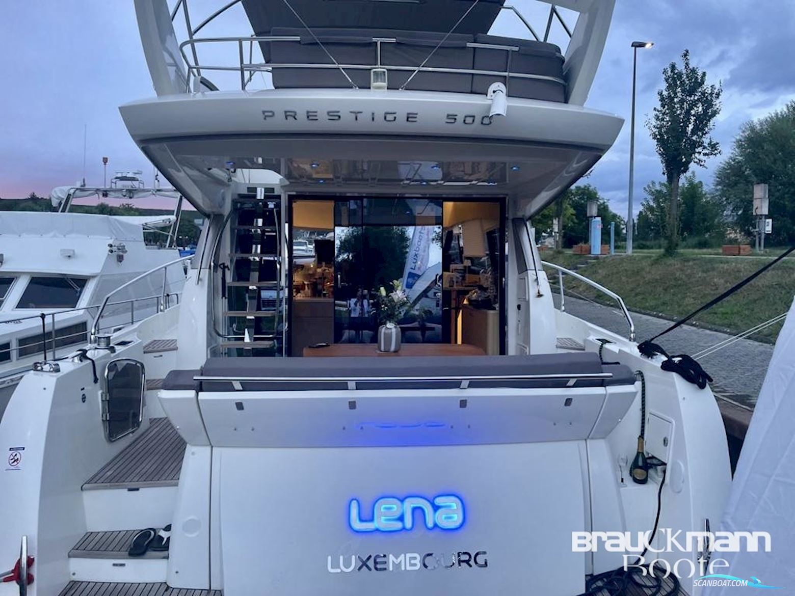 Prestige Yachts 500 Fly