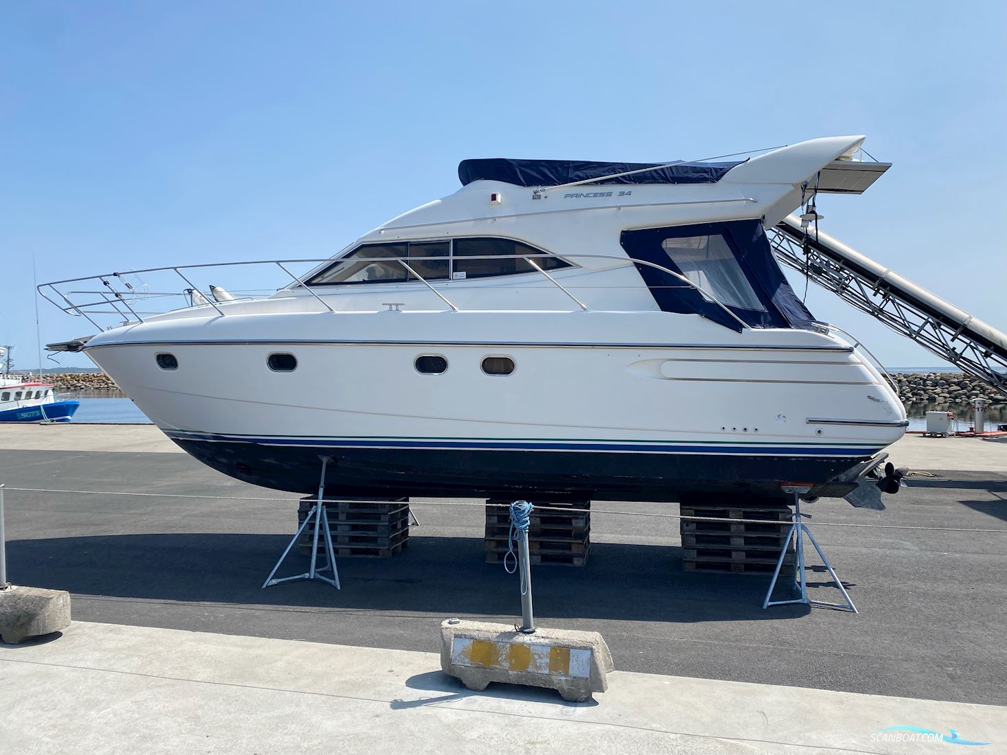 Princess 34 Motorboat 1998, with 2 x Volvo Penta Kad 42 engine, Sweden